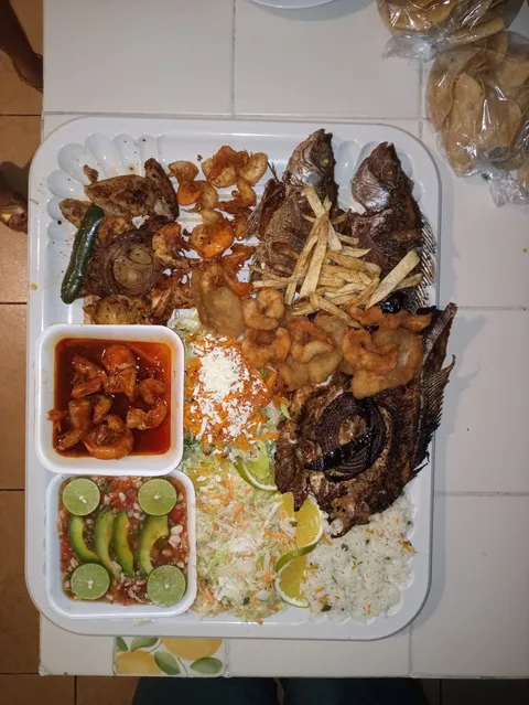 Mariscos Y Mojarras Richi Peña image 6