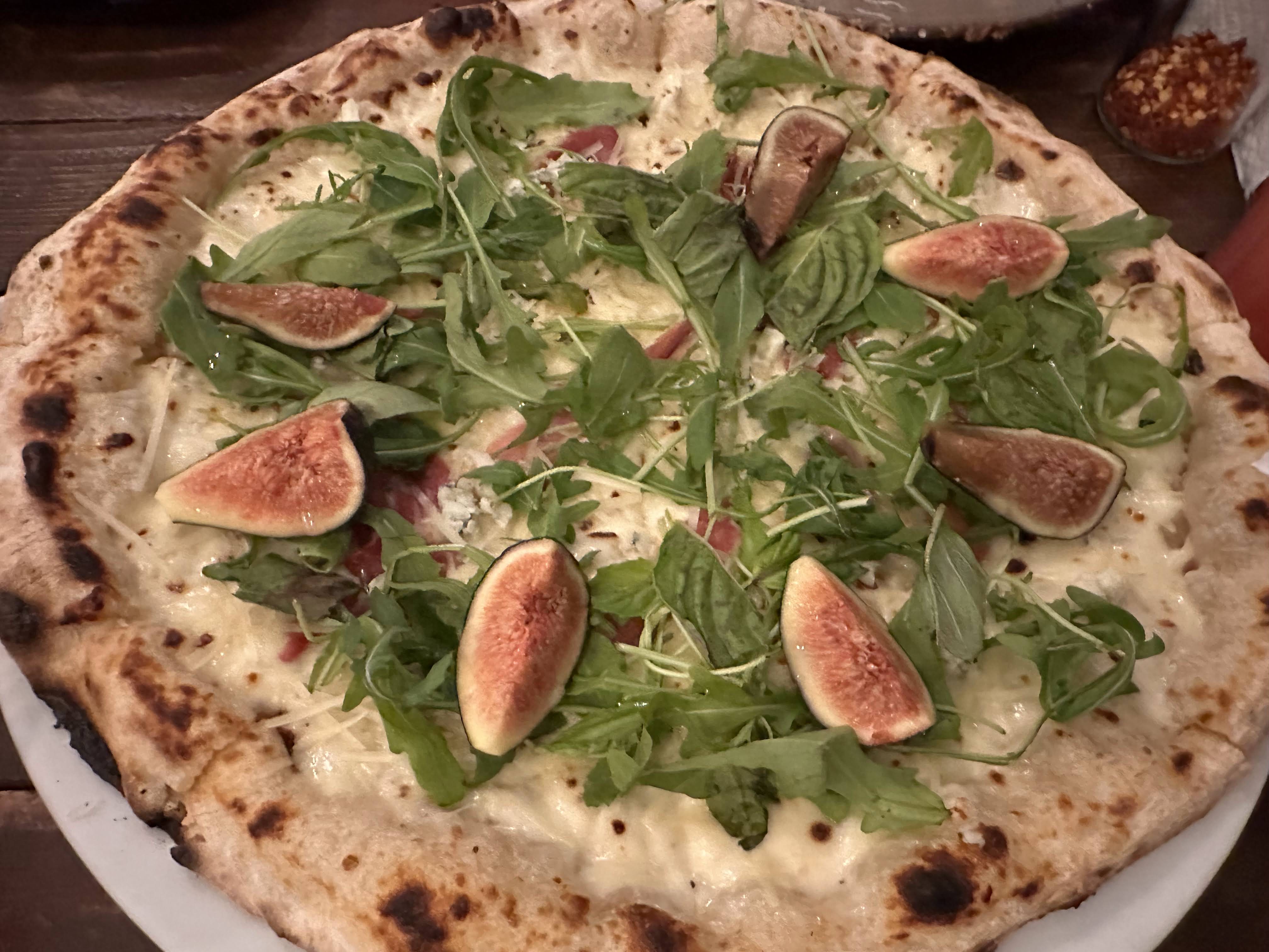 ESTHELLA Pizzería Napolitana & Trattoria image 5