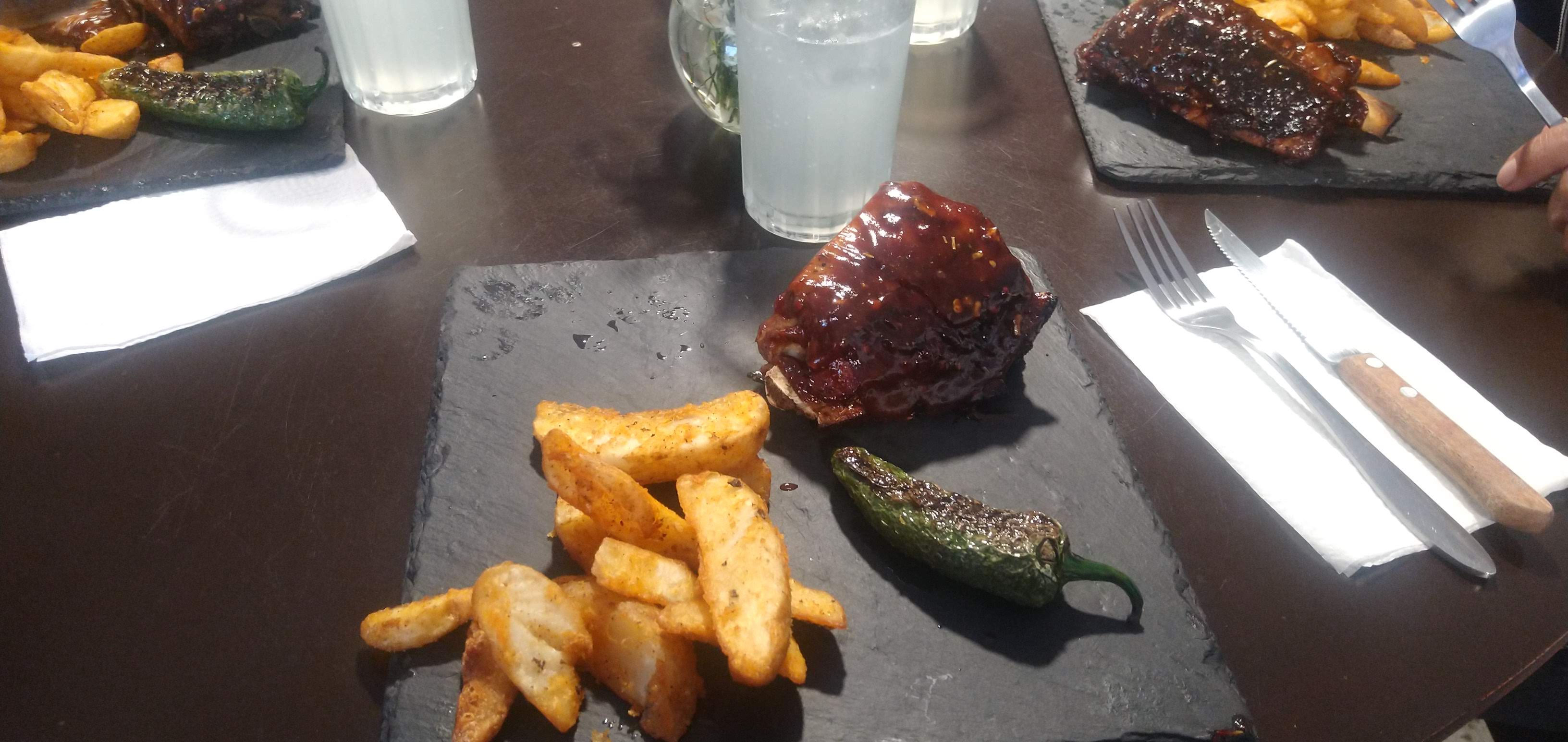 ESTHELLA Pizzería Napolitana & Trattoria image 8