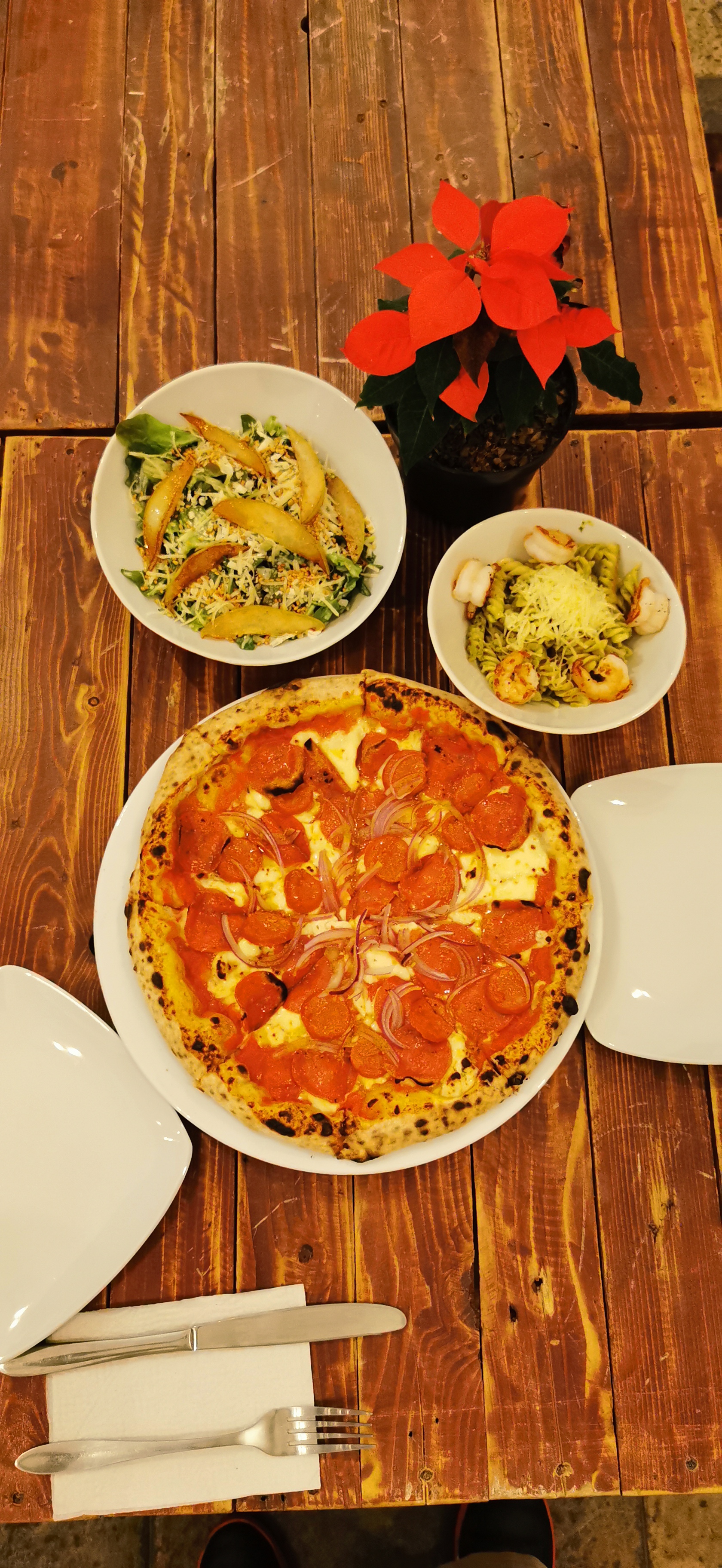 ESTHELLA Pizzería Napolitana & Trattoria image 9
