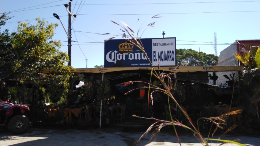 El Mojarro restaurant familiar image 1