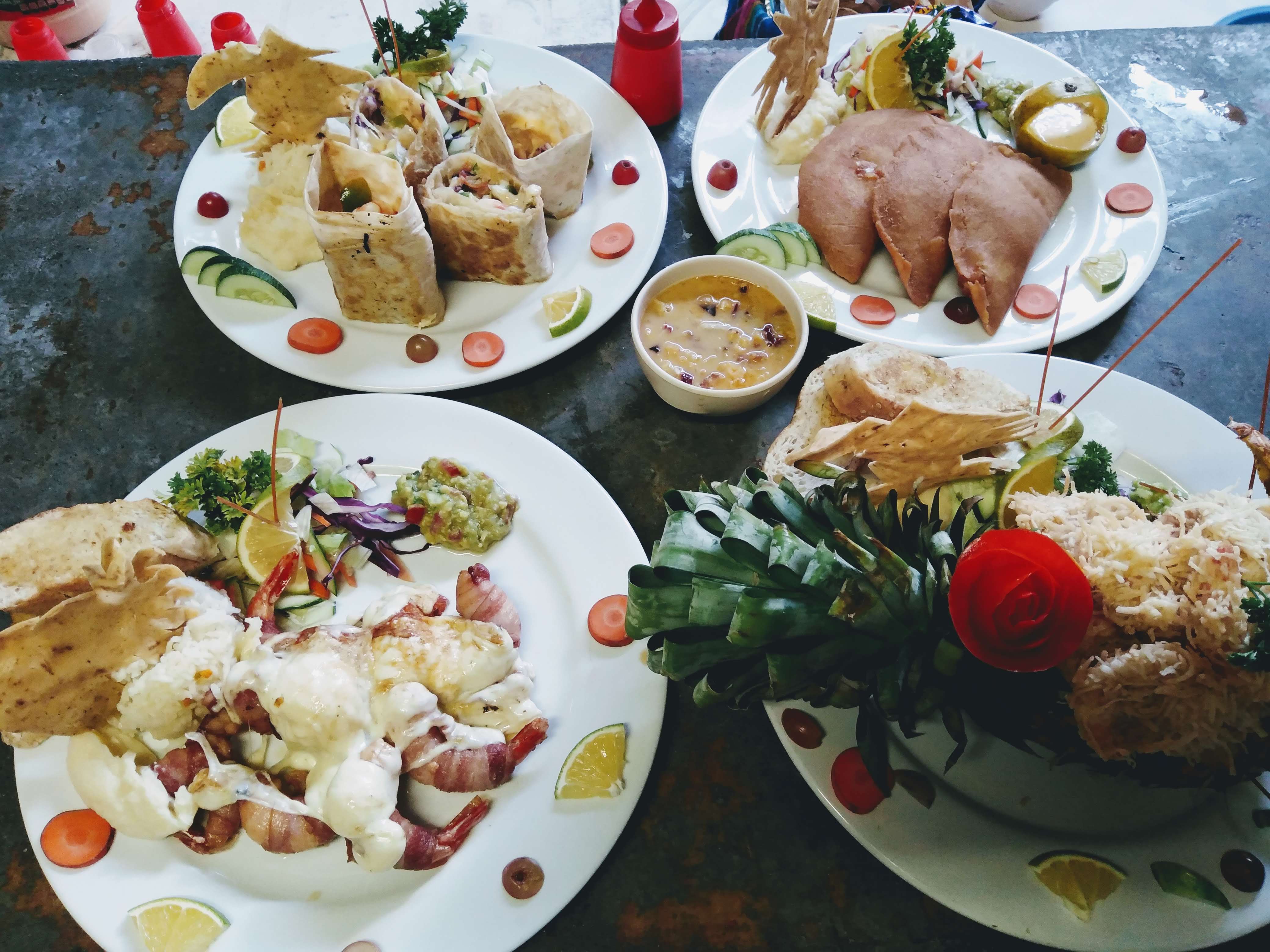 El Mojarro restaurant familiar image 2