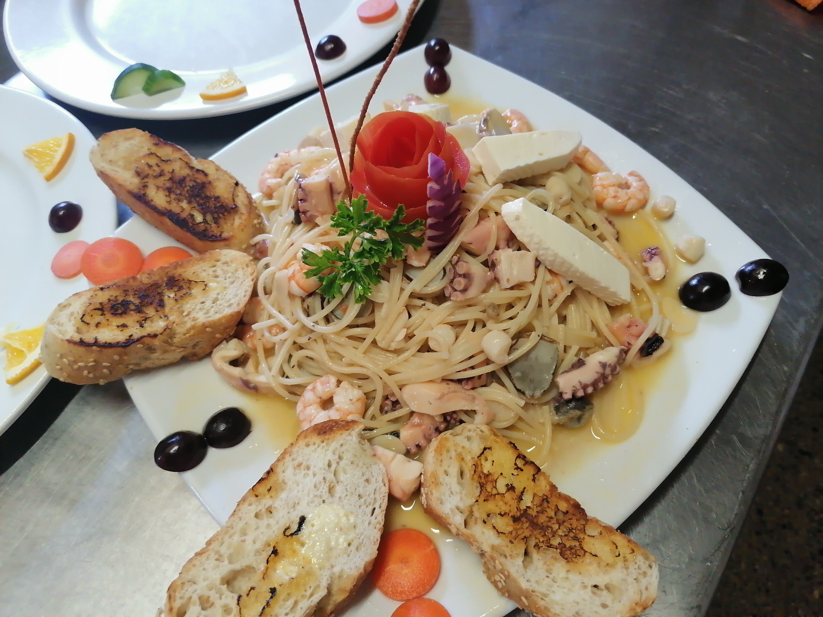 El Mojarro restaurant familiar image 5