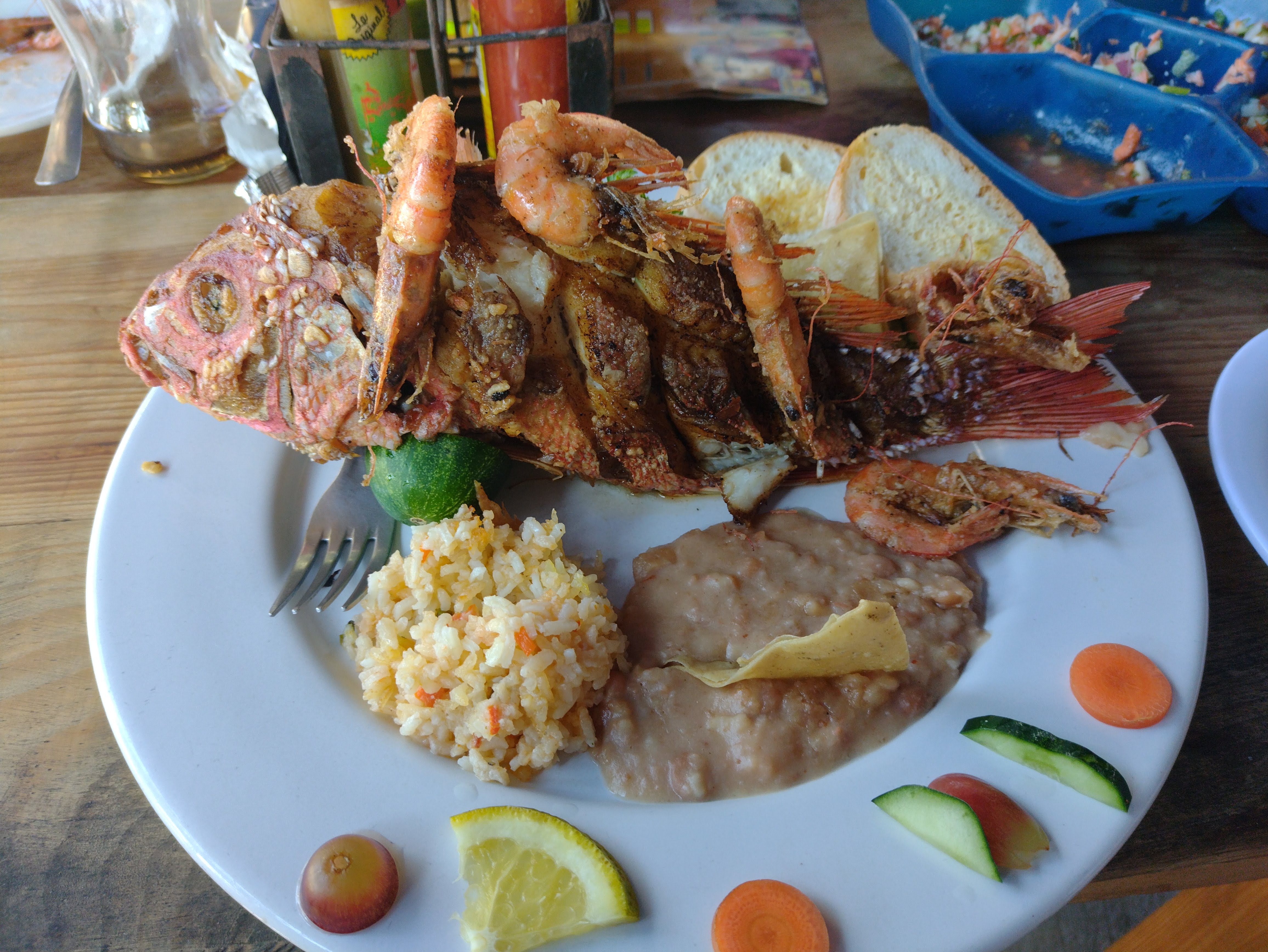 El Mojarro restaurant familiar image 6