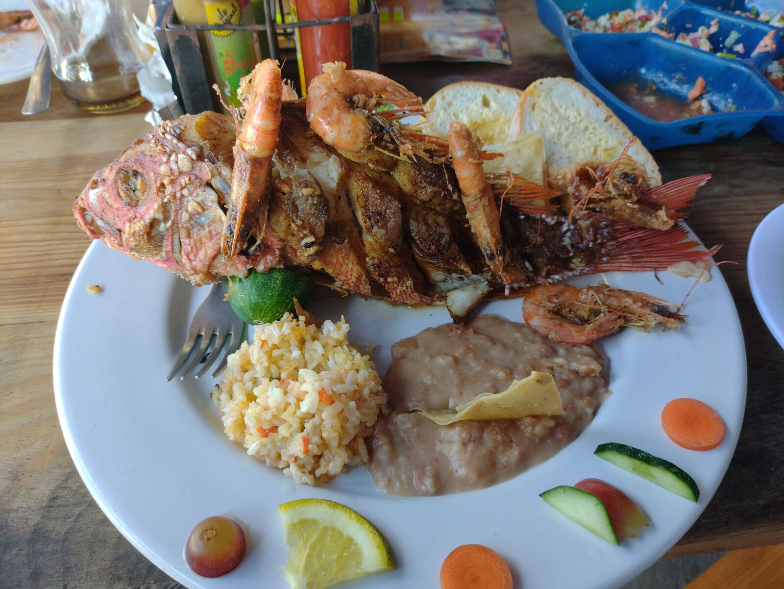 El Mojarro restaurant familiar image 6