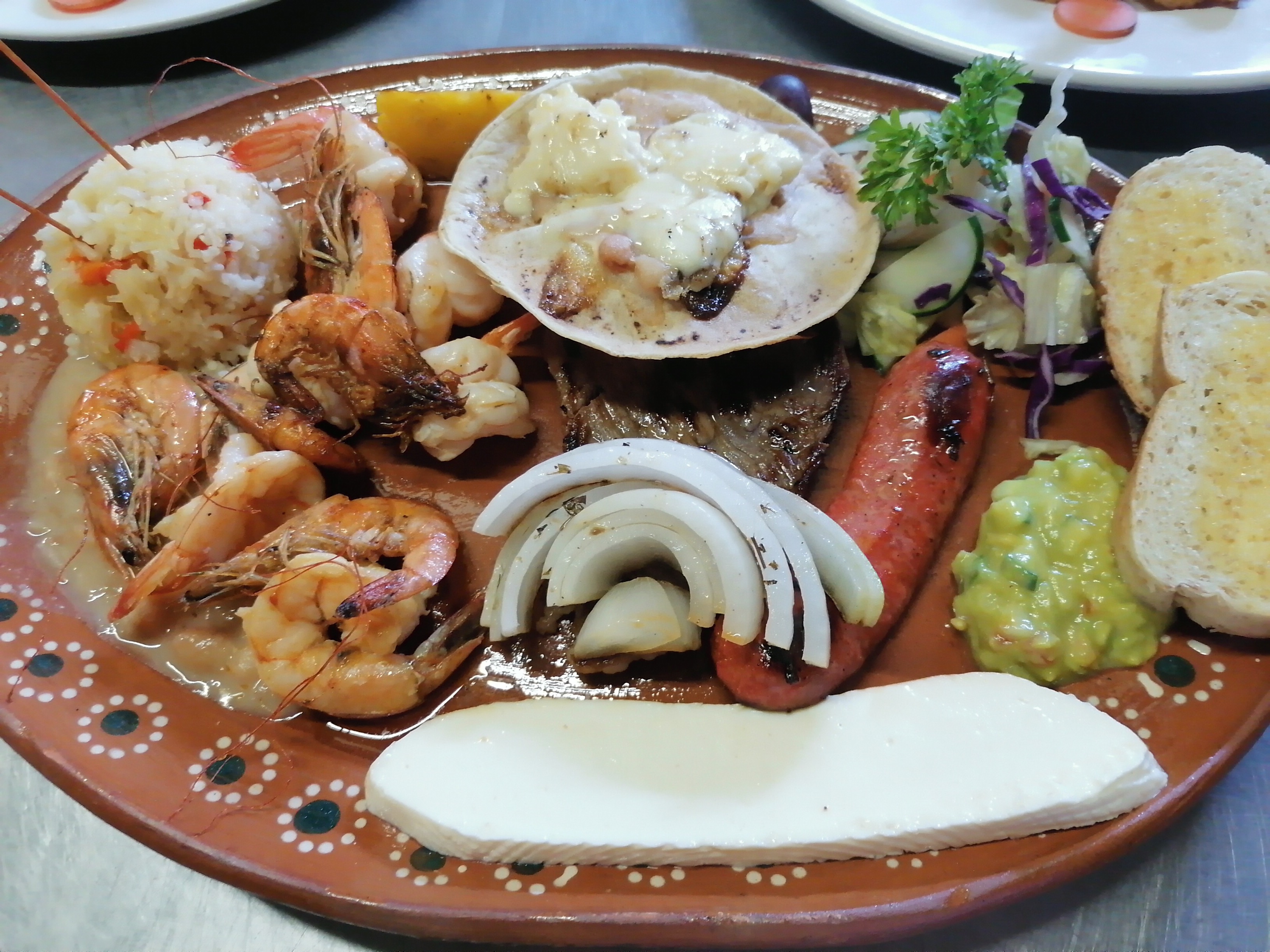 El Mojarro restaurant familiar image 8