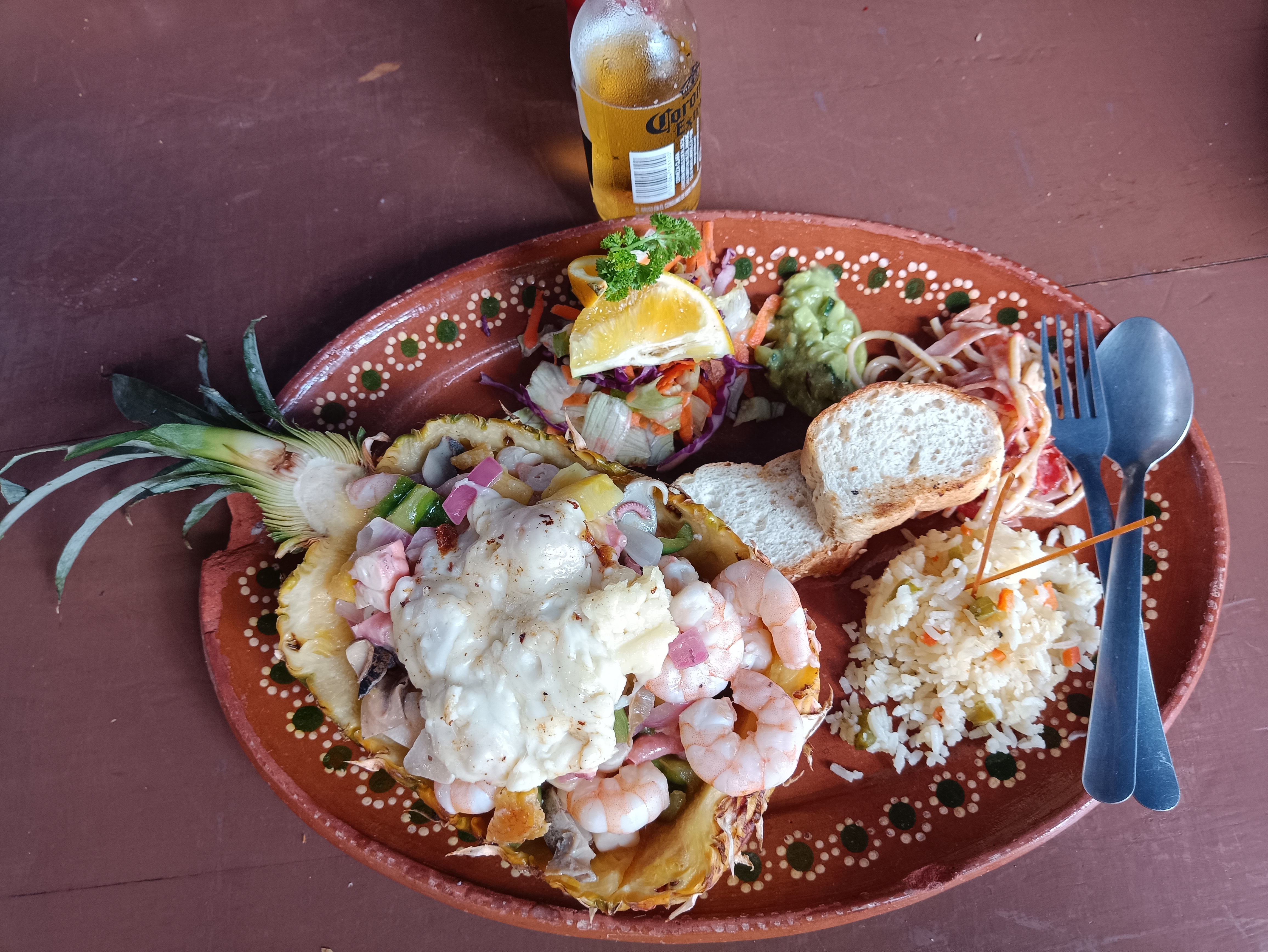 El Mojarro restaurant familiar image 9