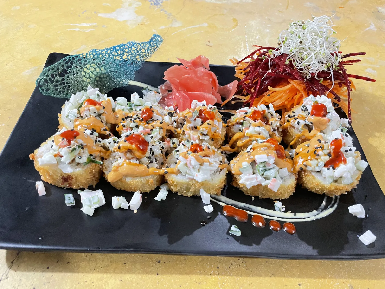 Deli sushi & wings image 1