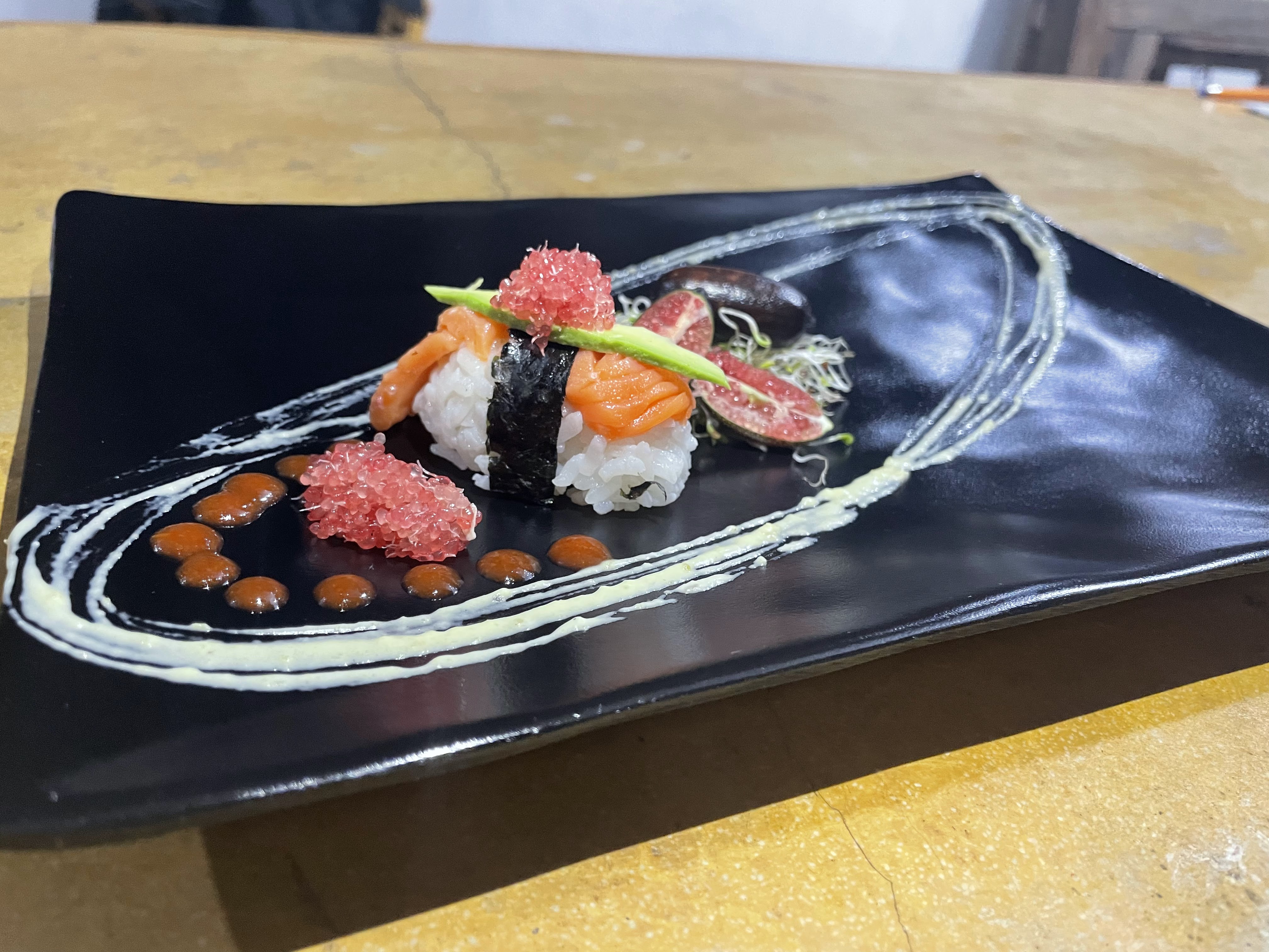 Deli sushi & wings image 4