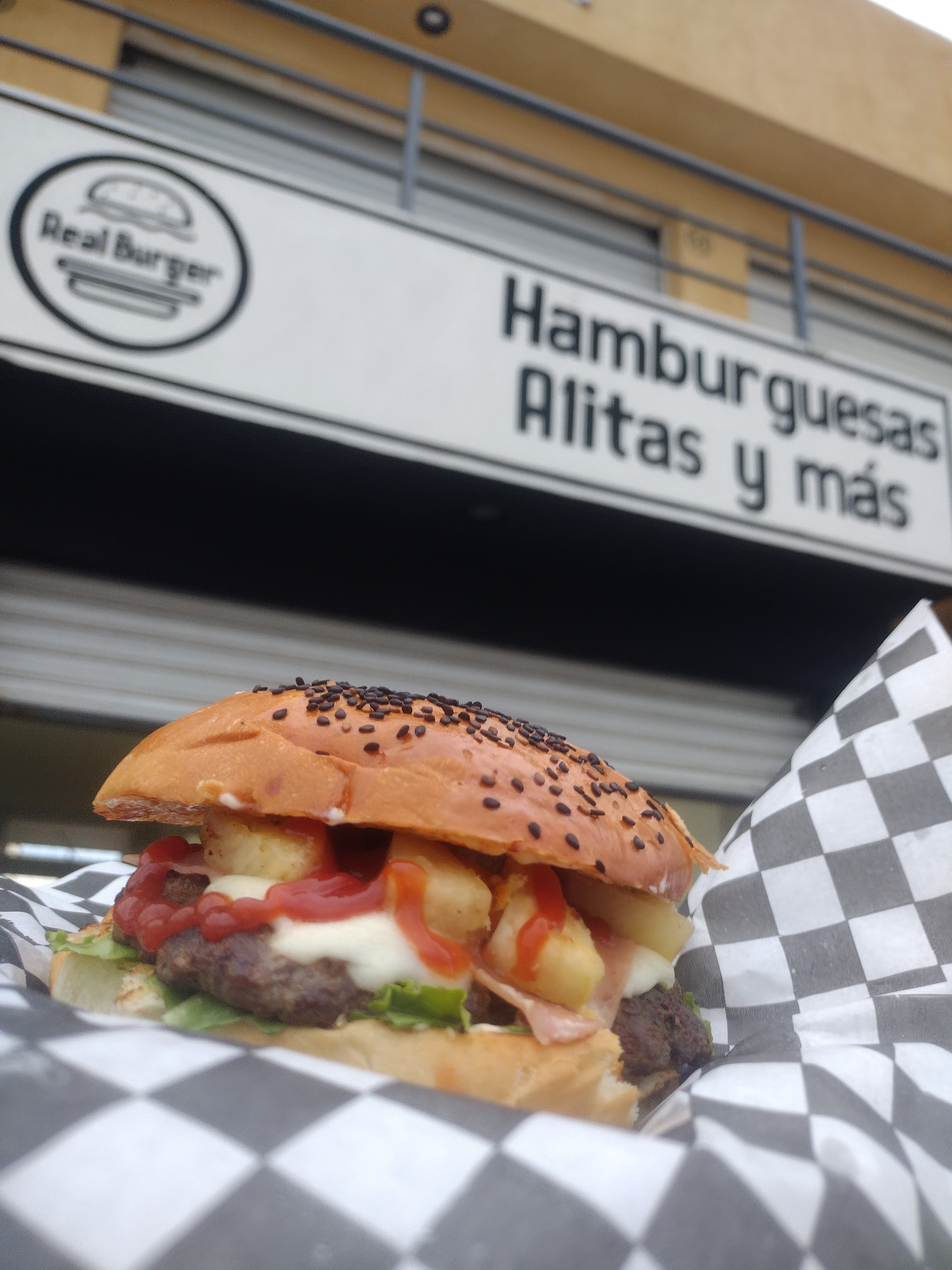 Real Burger Guadalupe image 7