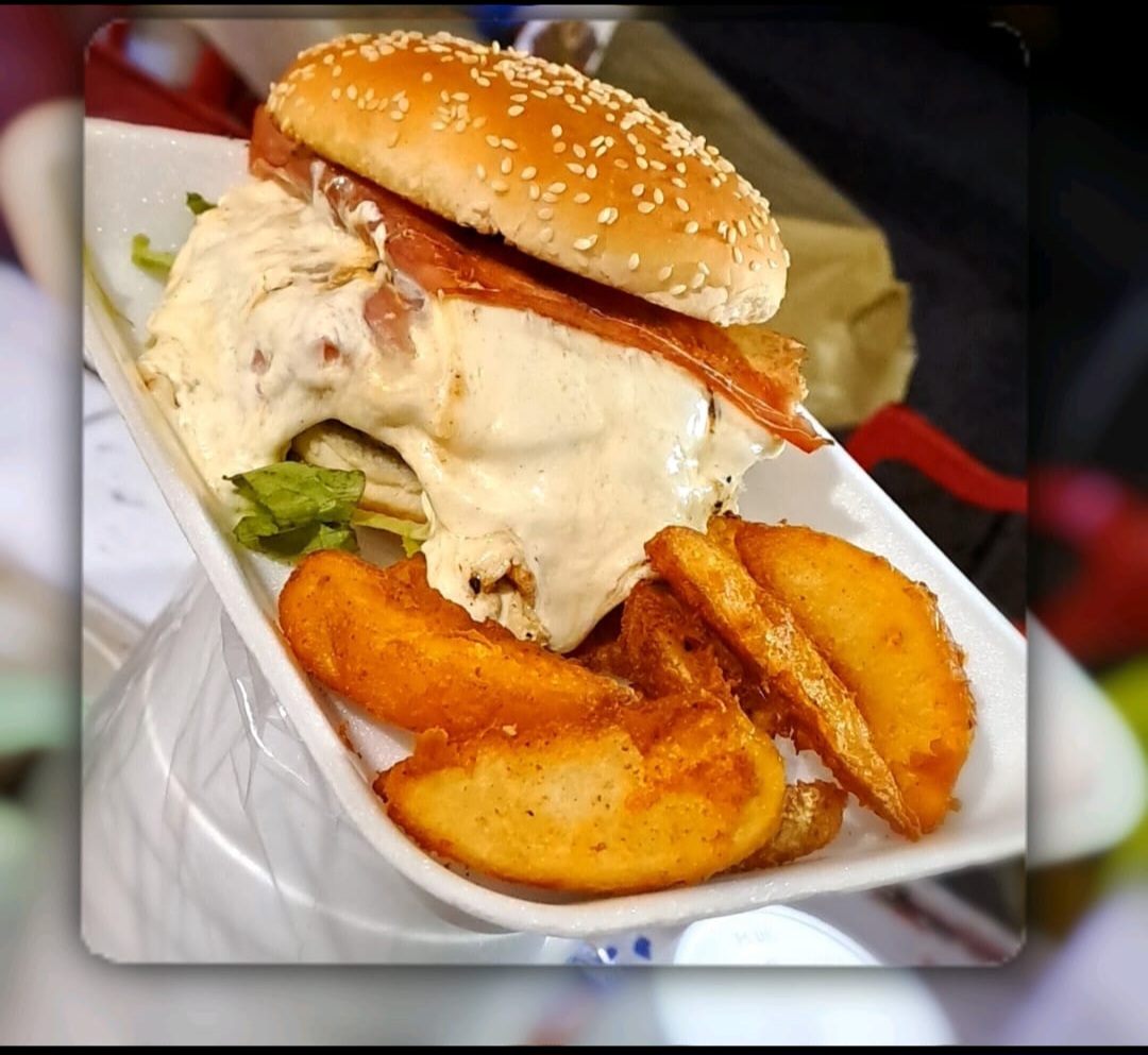 Mandy burgers & algo más image 1