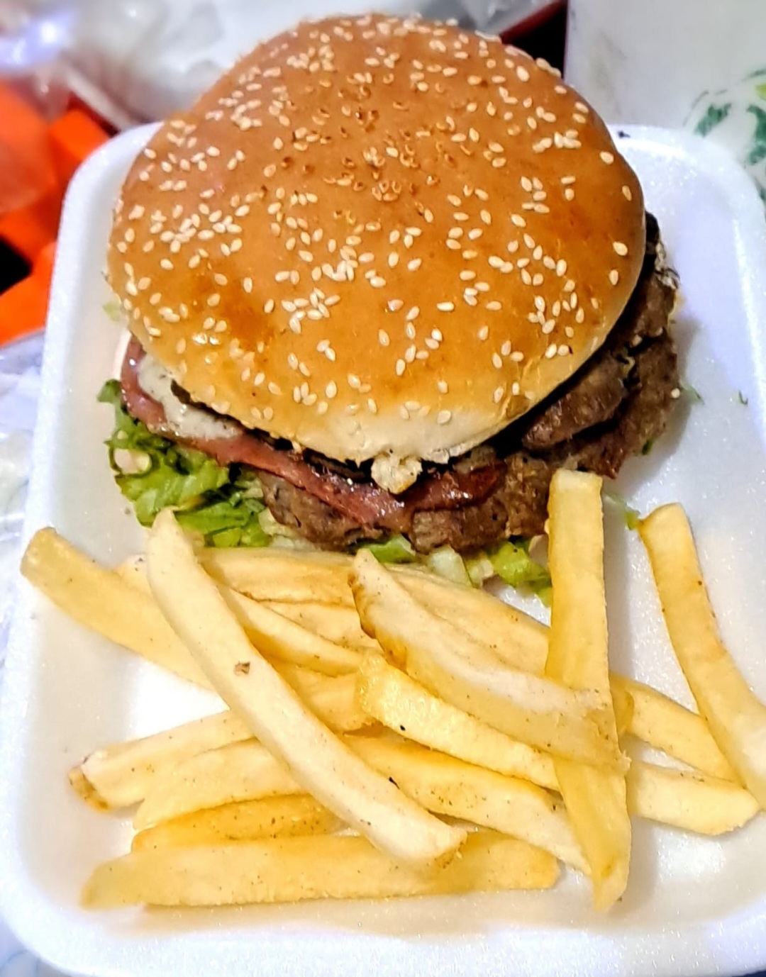 Mandy burgers & algo más image 5