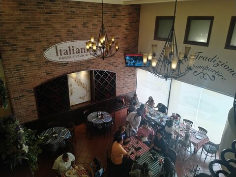 Italianni's Culiacán image 5