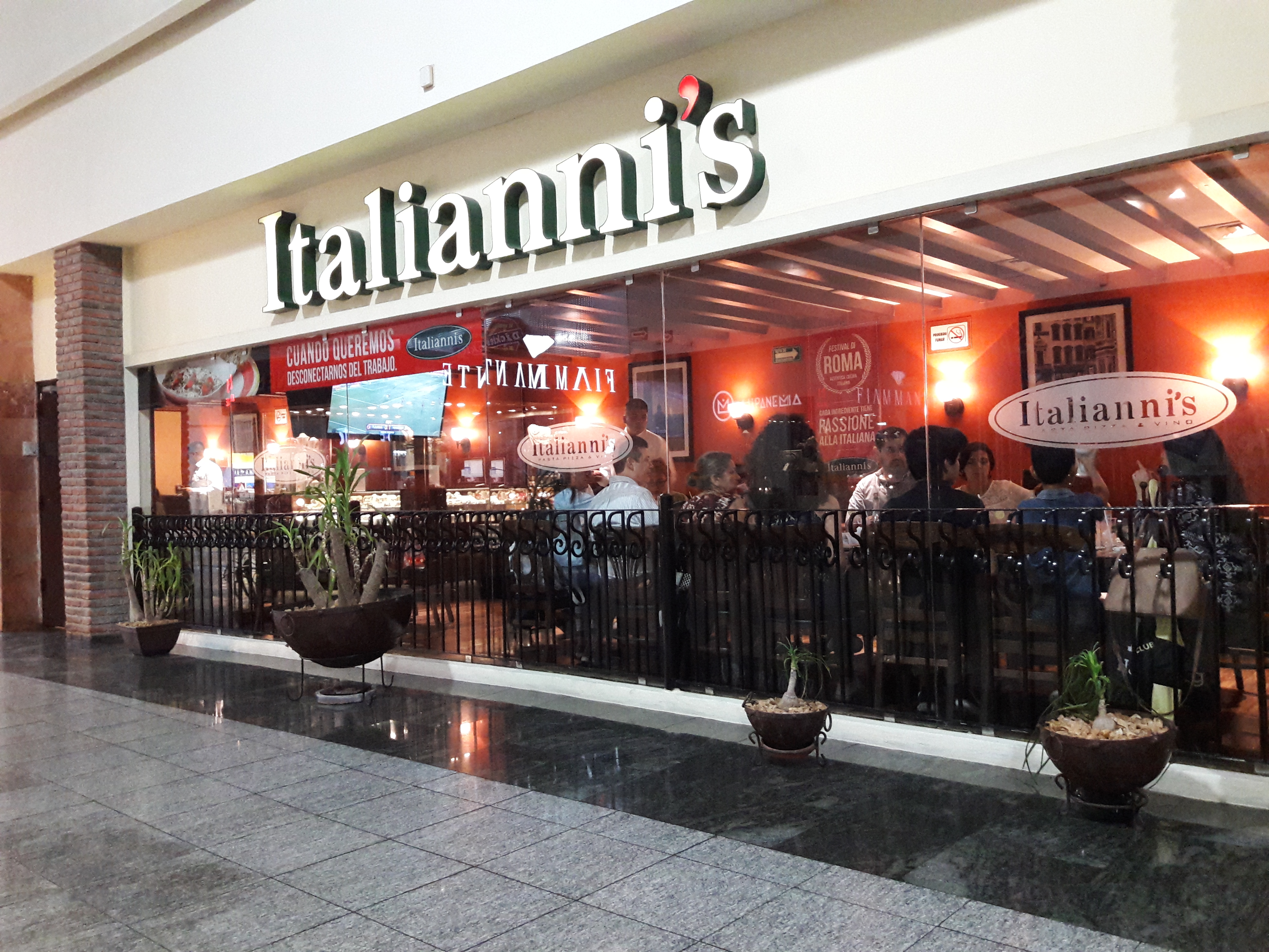 Italianni's Culiacán image 7