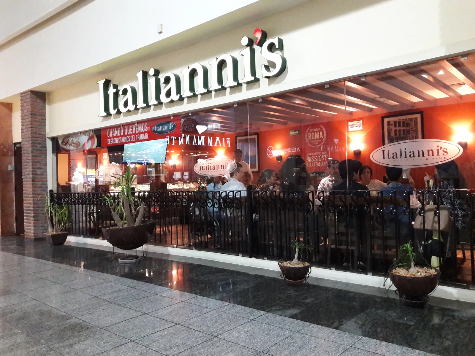 Italianni's Culiacán image 7