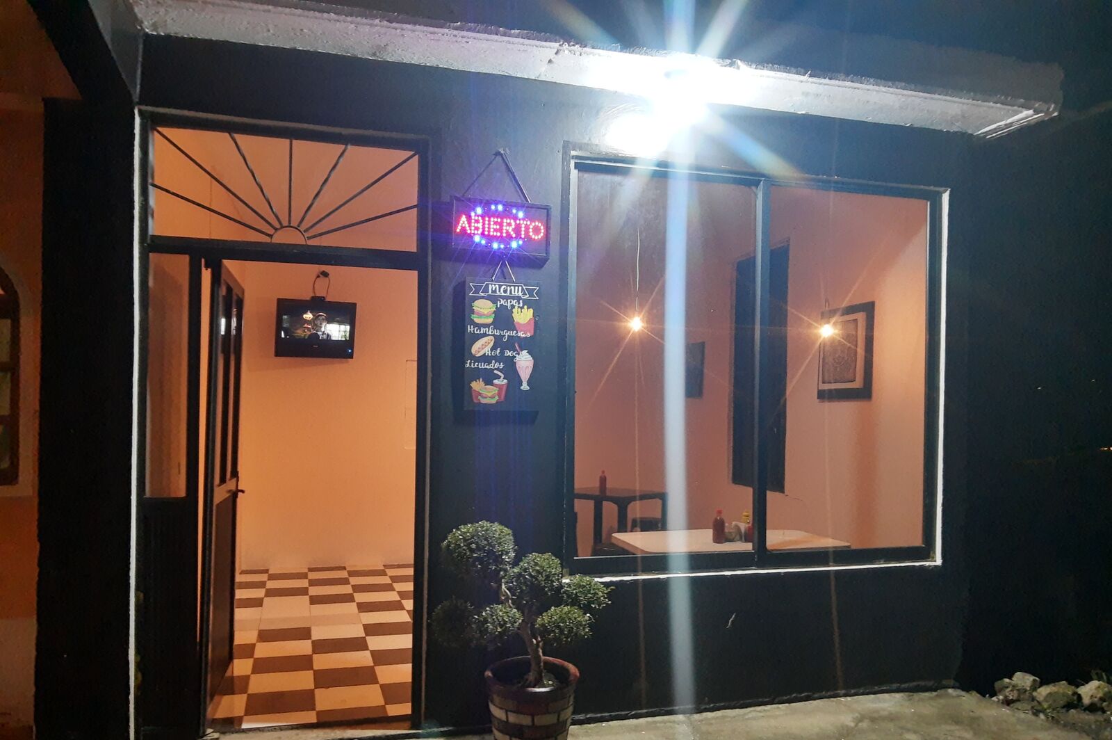 Hamburguesas La Esquina image 1