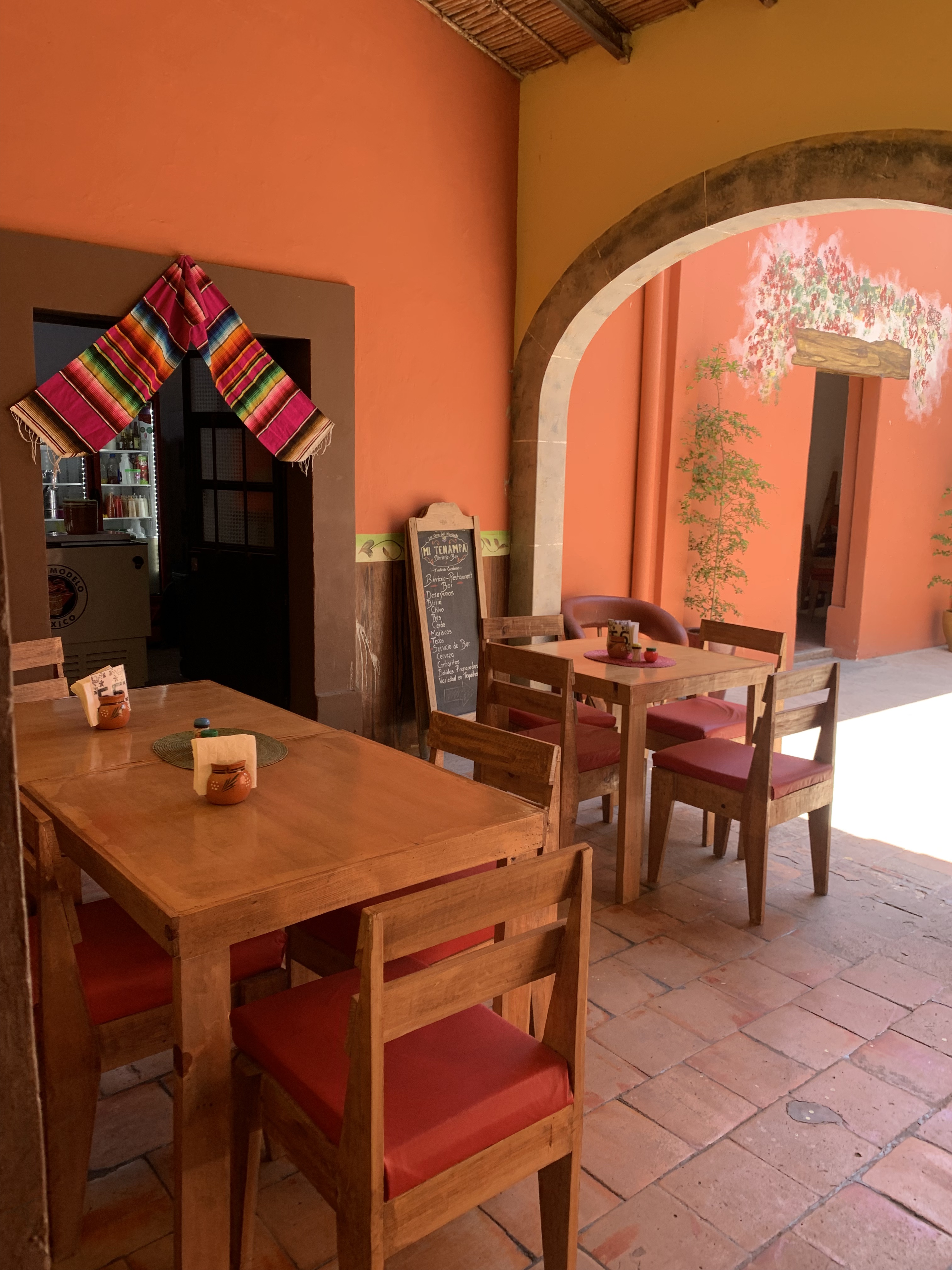 MI TENAMPA Birrieria-bar image 4