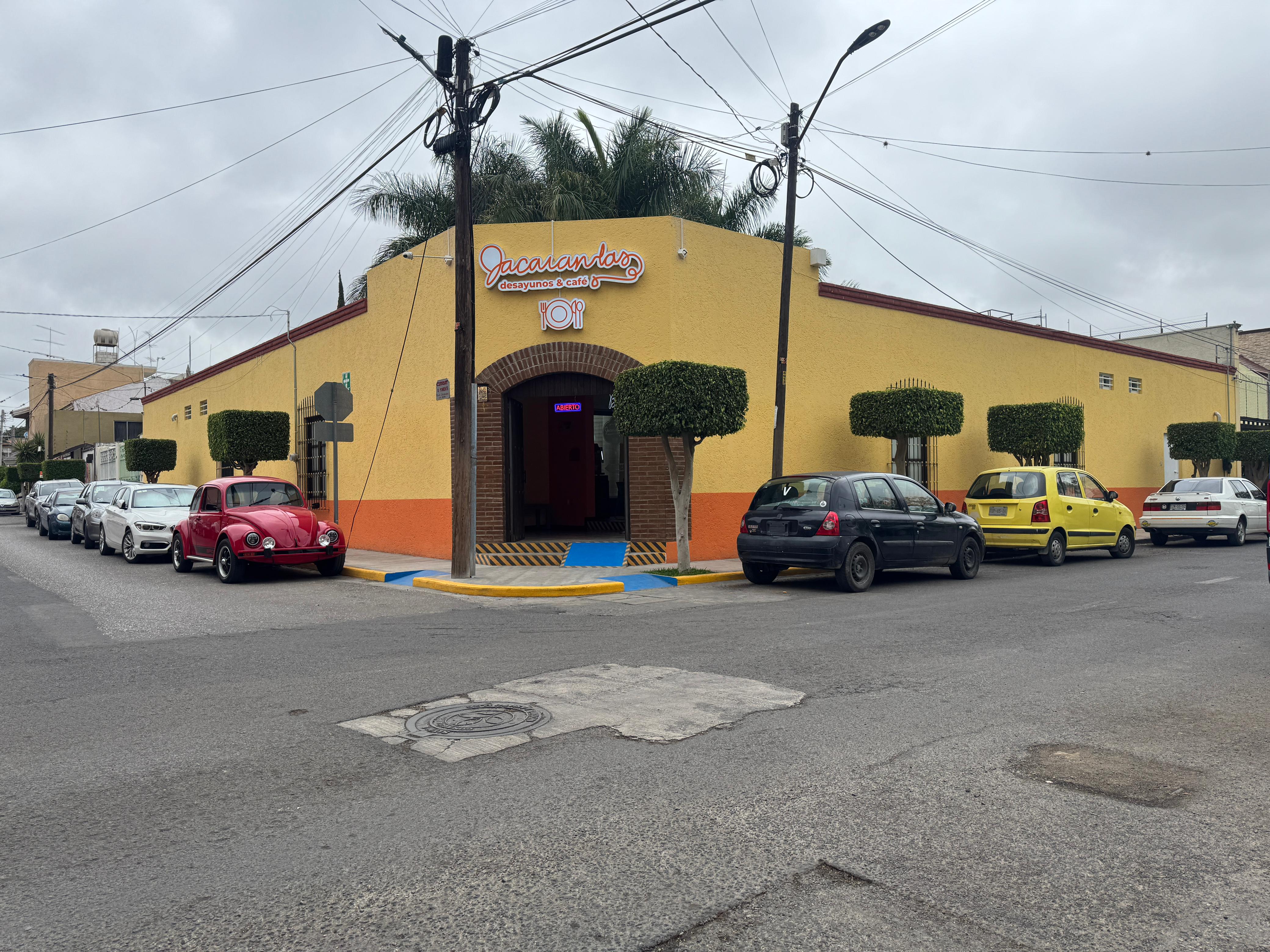 Jacarandas Desayunos & Café image 1