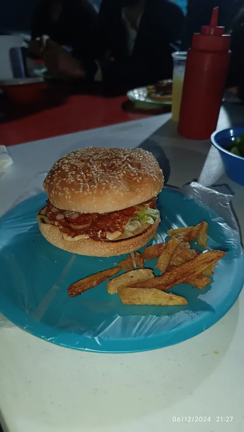 "EL COMELON" image 7