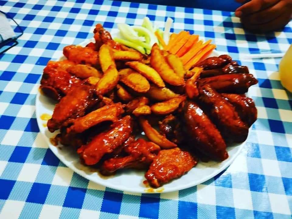 Pa' su mecha alitas y hamburguesas image 3