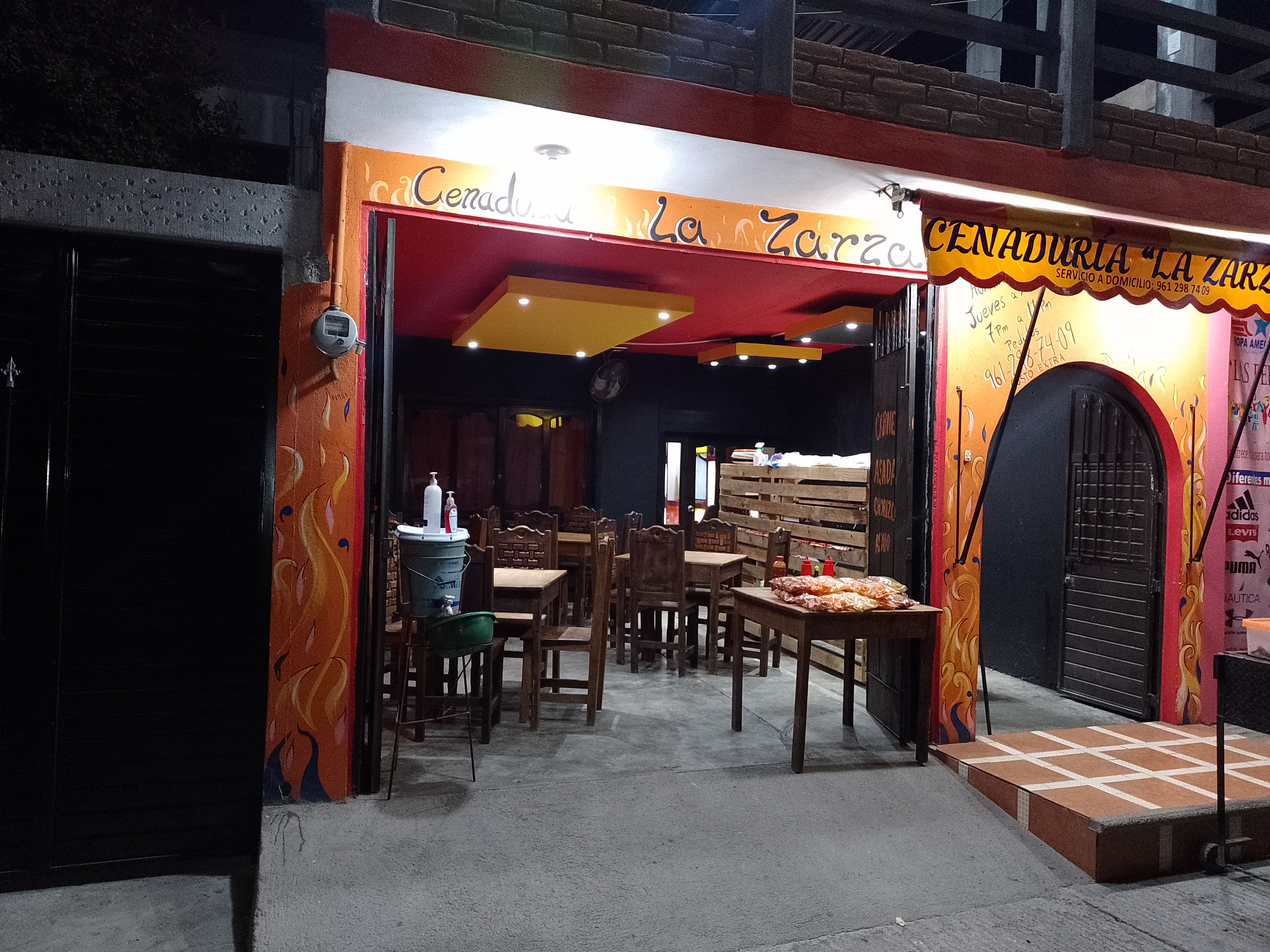 Tlayudas “La Zarza” image 1