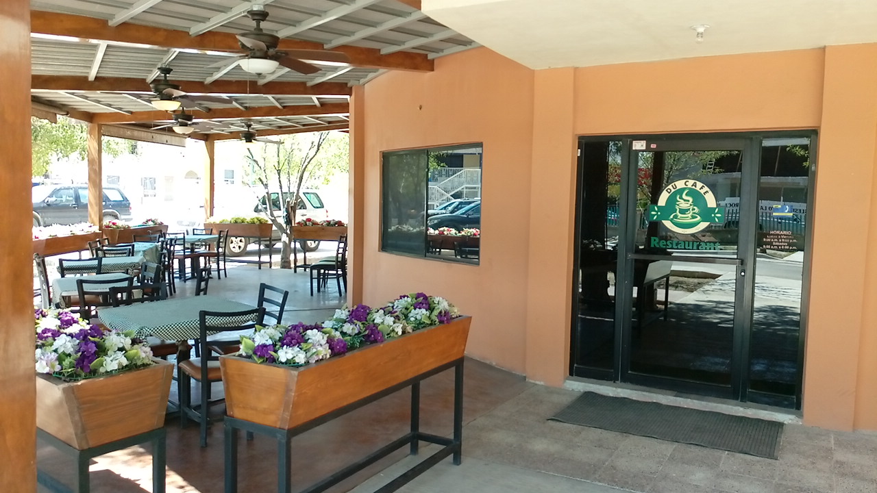 Du Café Restaurant image 2