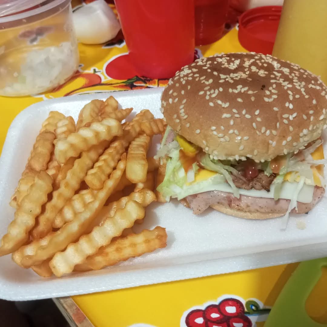 PLACITA FAMSAR 🍔🥤🍨🌭 image 4