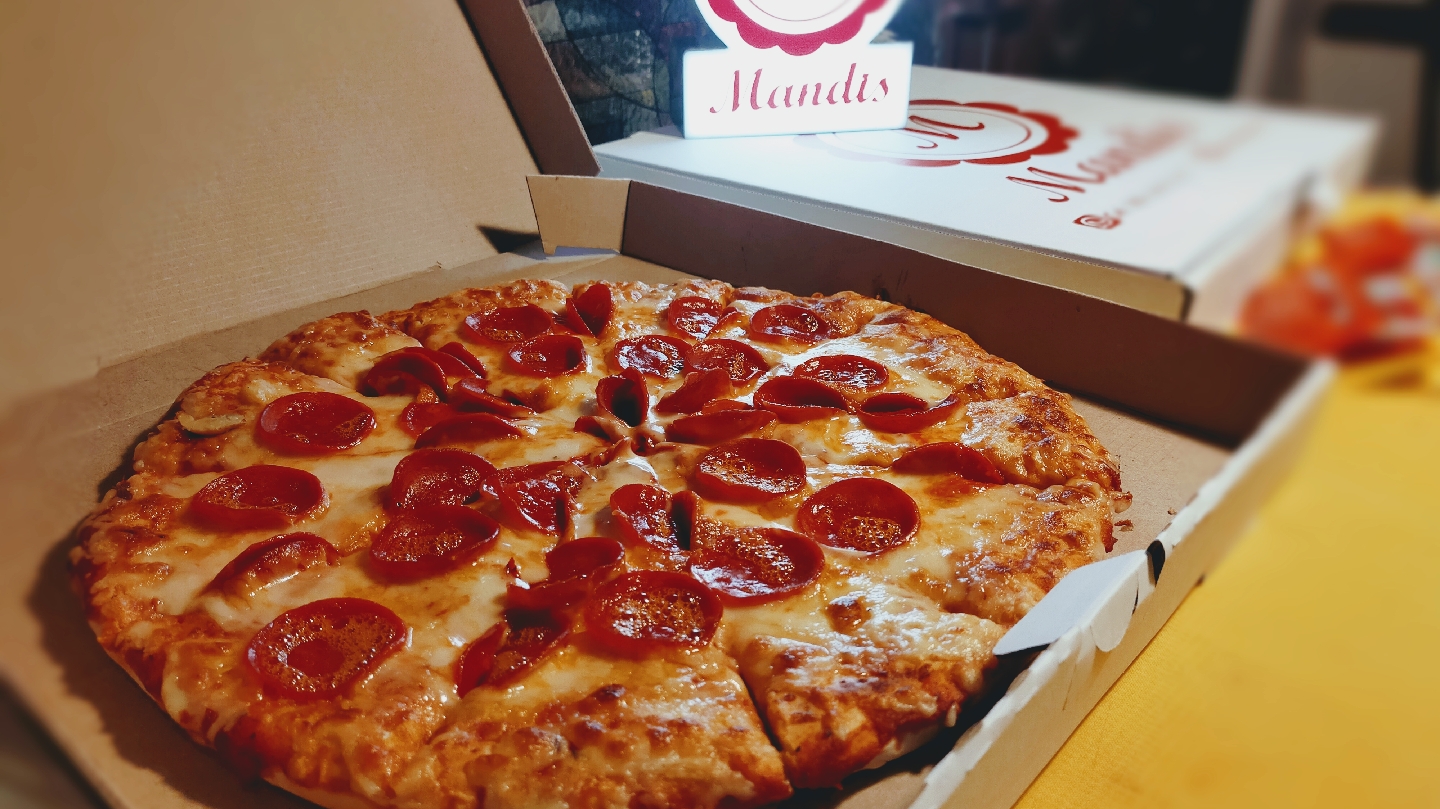 Mandis Pizzería y Panadería image 1