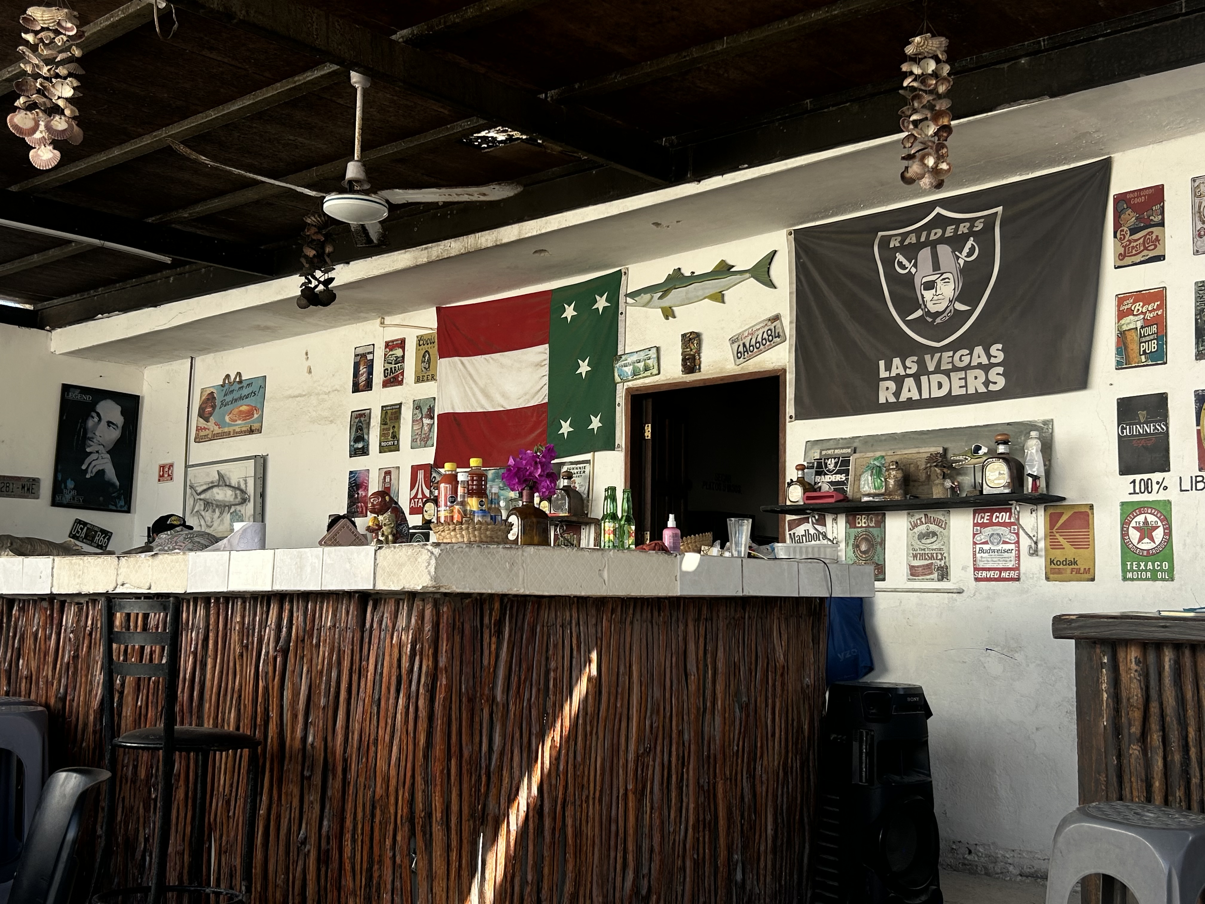 Smokey’s Drinks & Food image 1