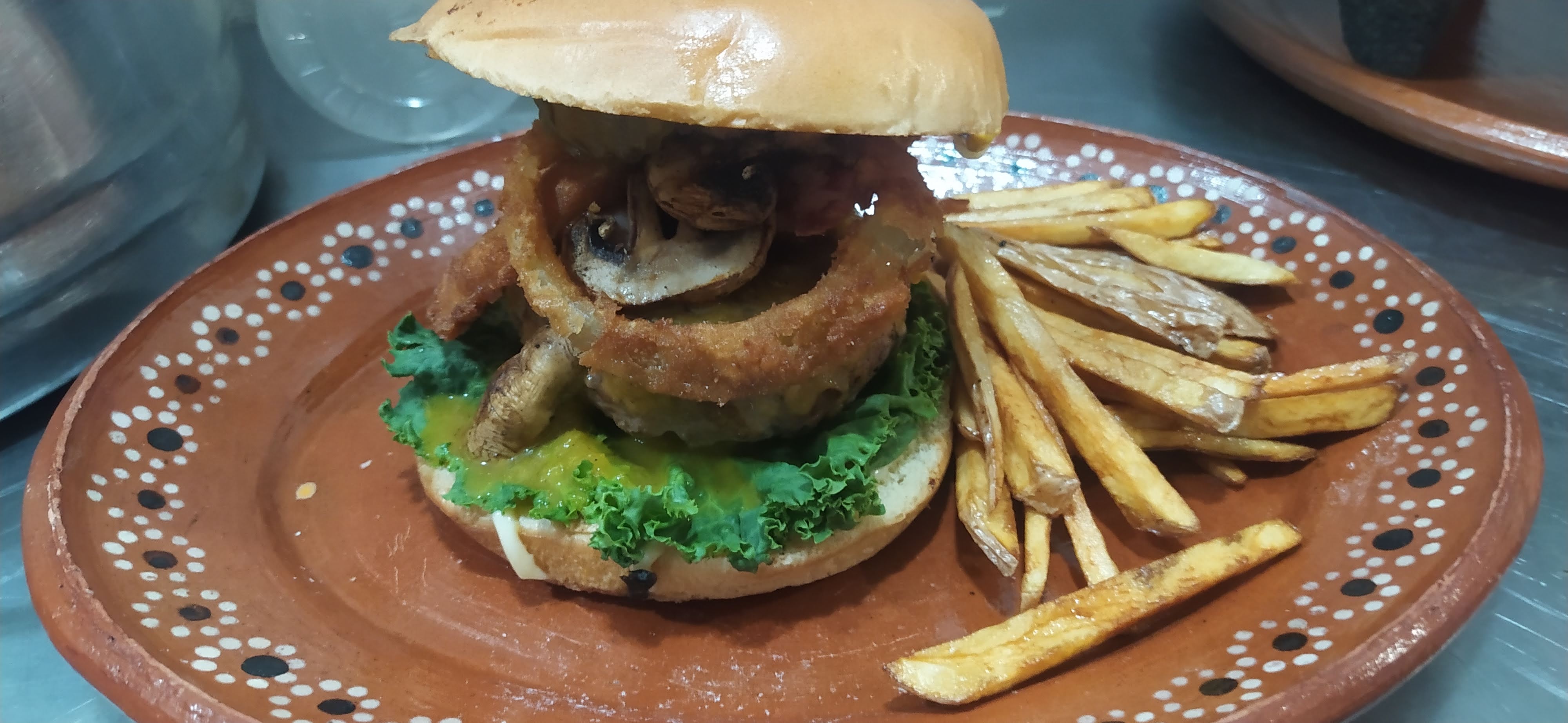 El Baruyo Meat & Drinks image 5