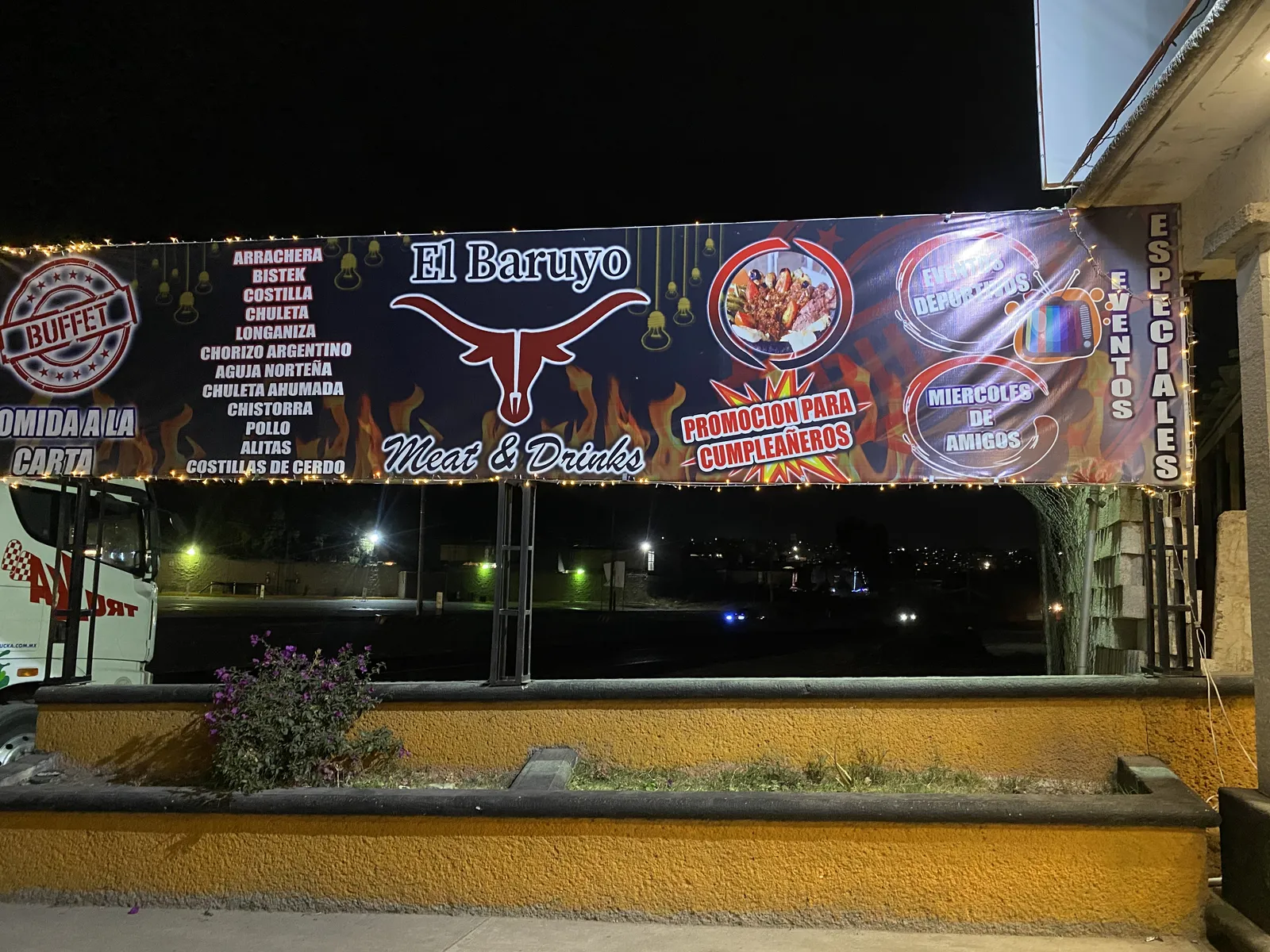 El Baruyo Meat & Drinks image 6