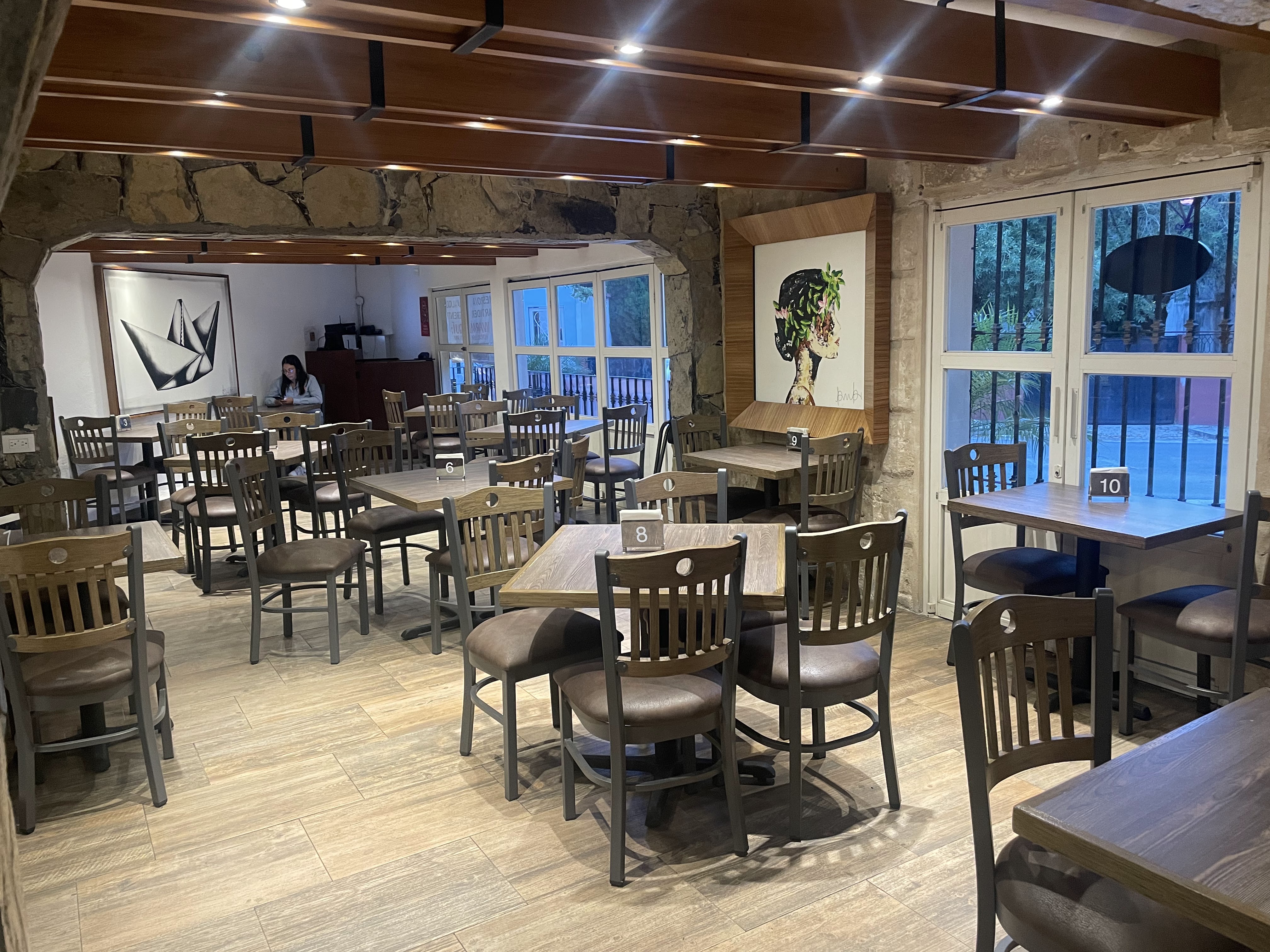 Óscar’s Drinks Almuerzos y Mariscos image 1