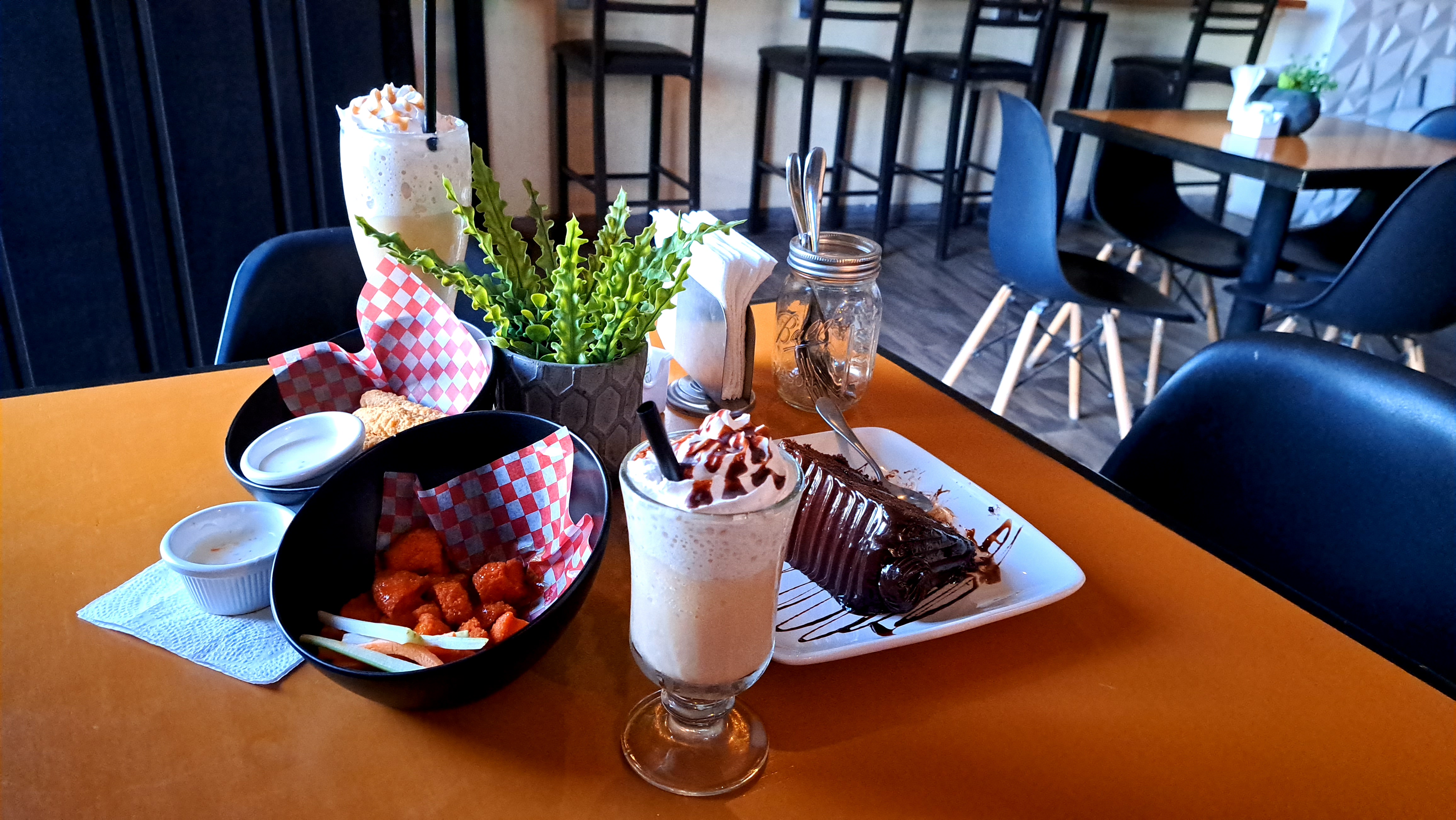 LUNA HOUSE CAFÉ & LOUNGE image 2