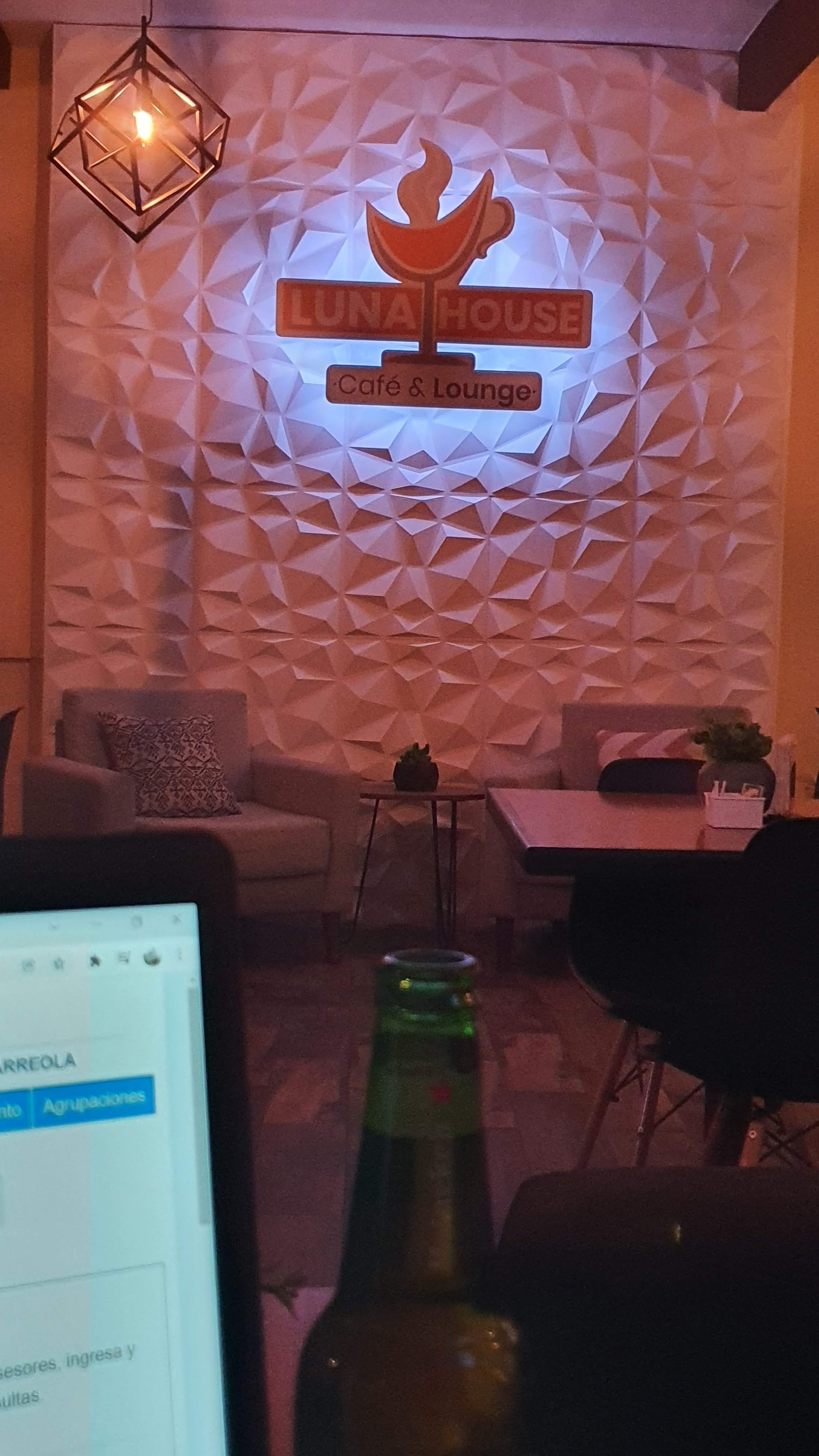 LUNA HOUSE CAFÉ & LOUNGE image 8