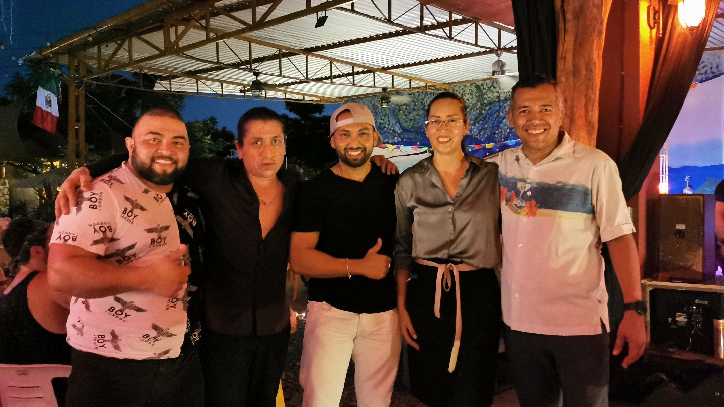 Tree House Cafe & Grill image 4