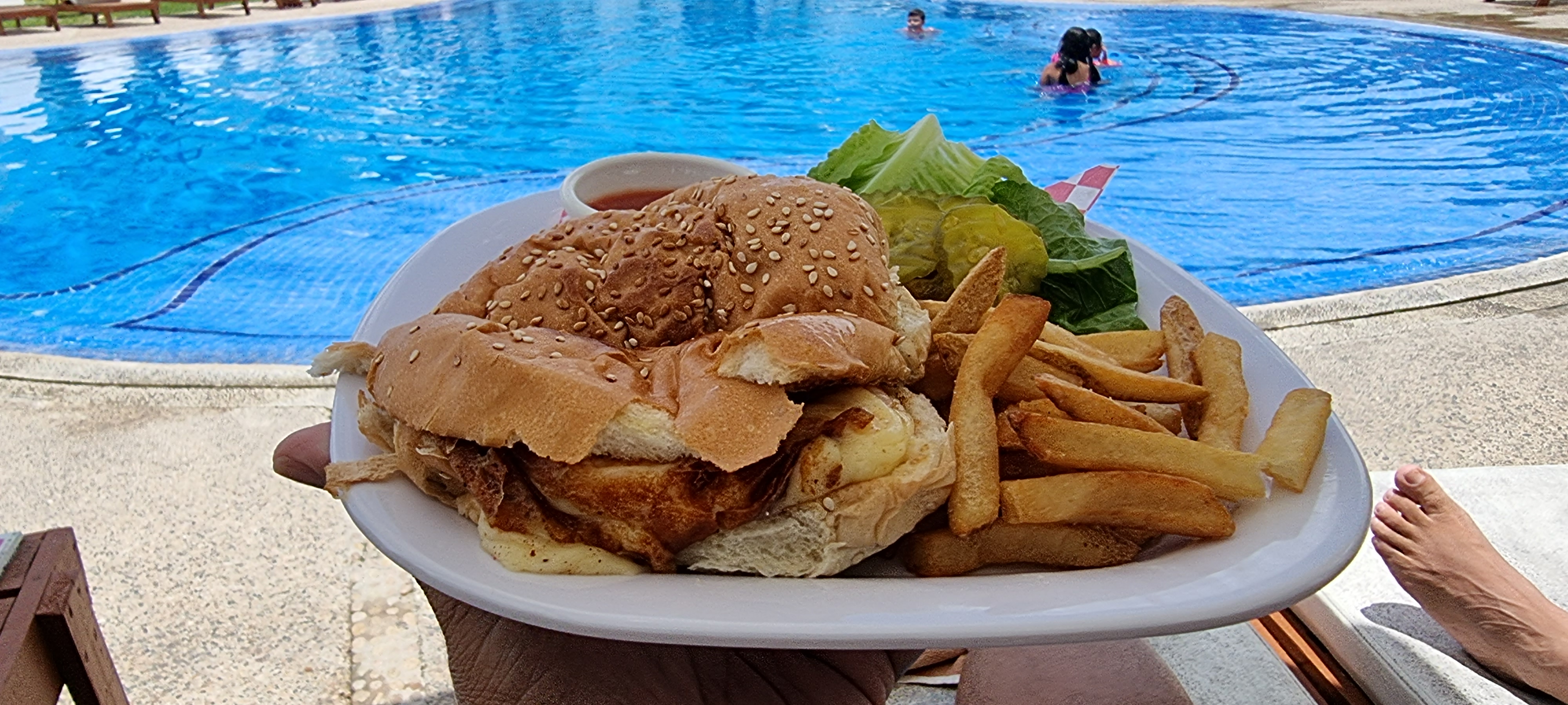 B Nayar Beach Club & Restaurant image 2