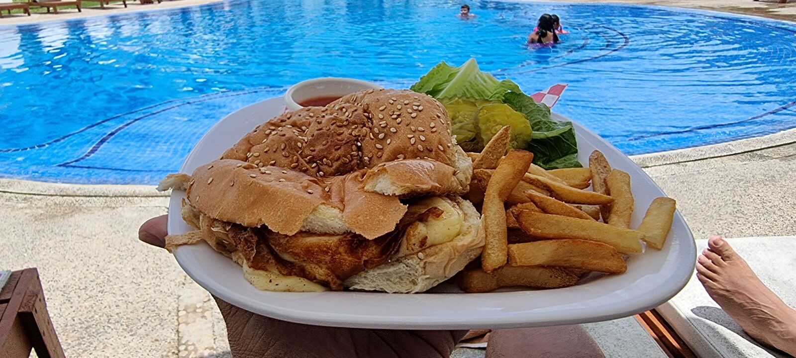 B Nayar Beach Club & Restaurant image 2