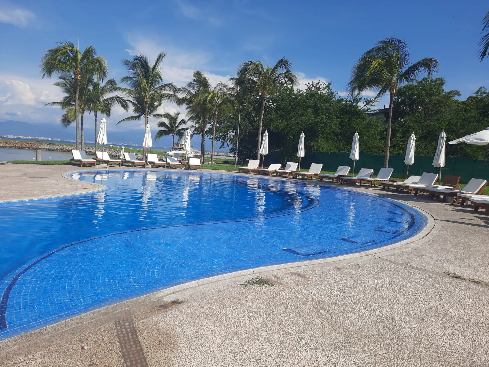 B Nayar Beach Club & Restaurant image 3