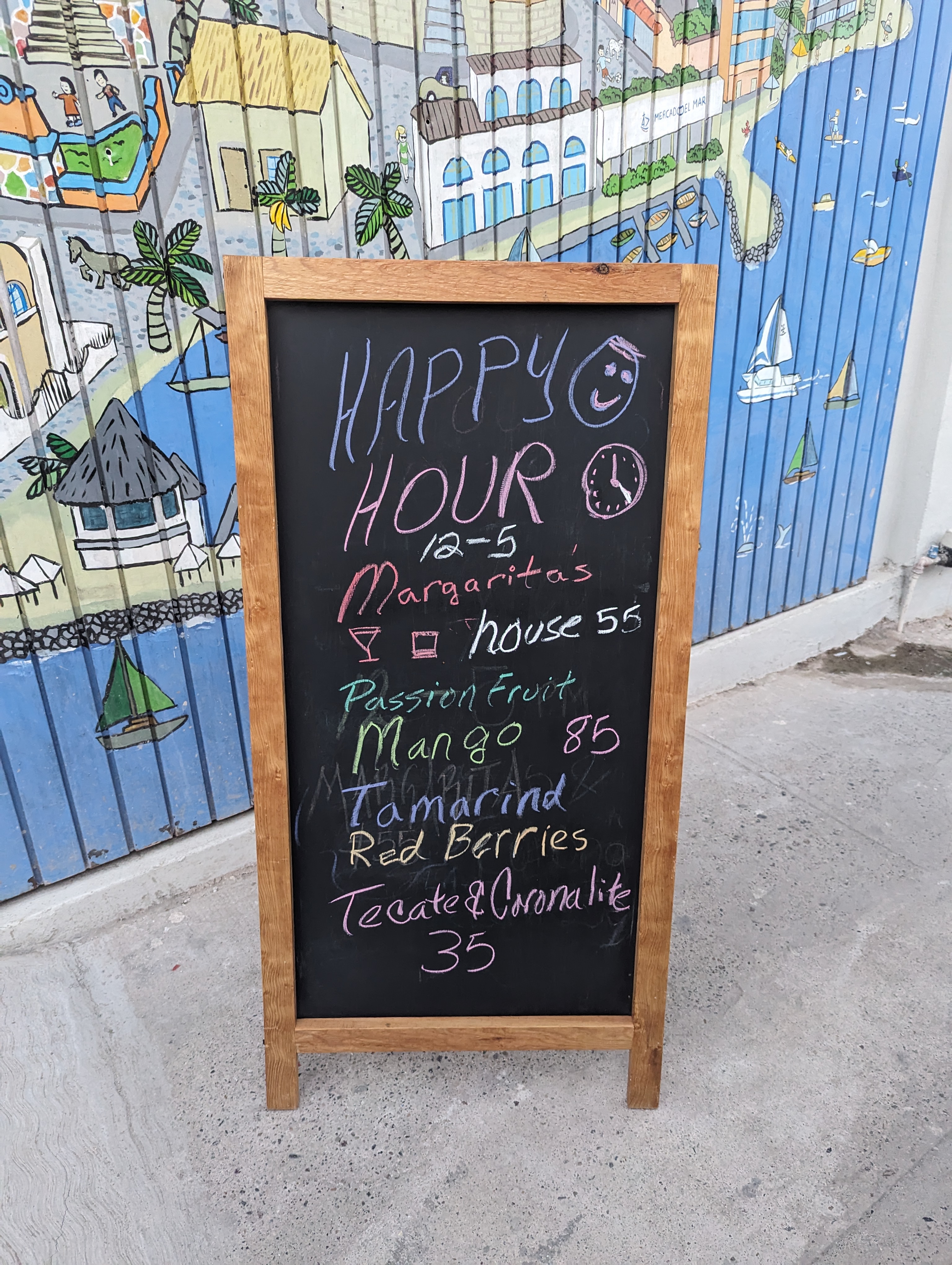 Amigos Sports Bar & Cocina image 3