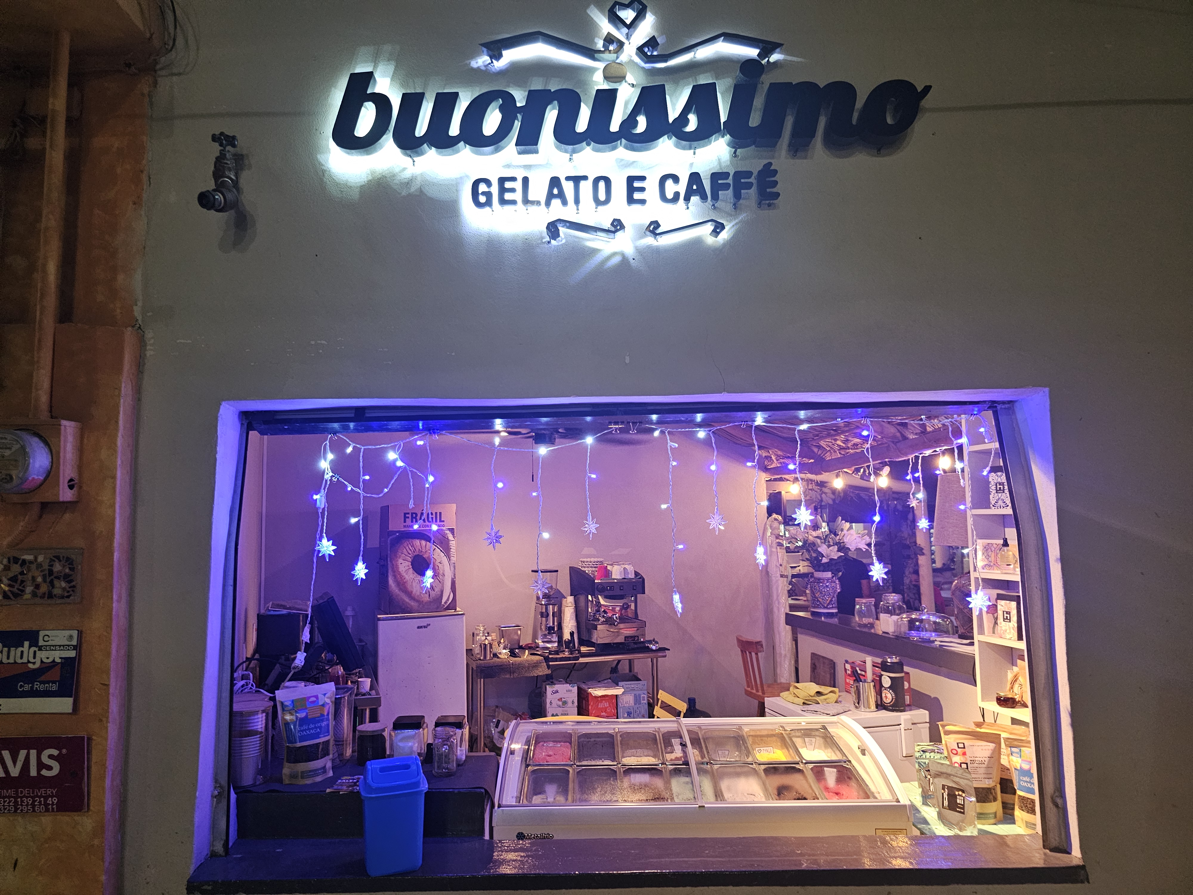 Amigos Sports Bar & Cocina image 6