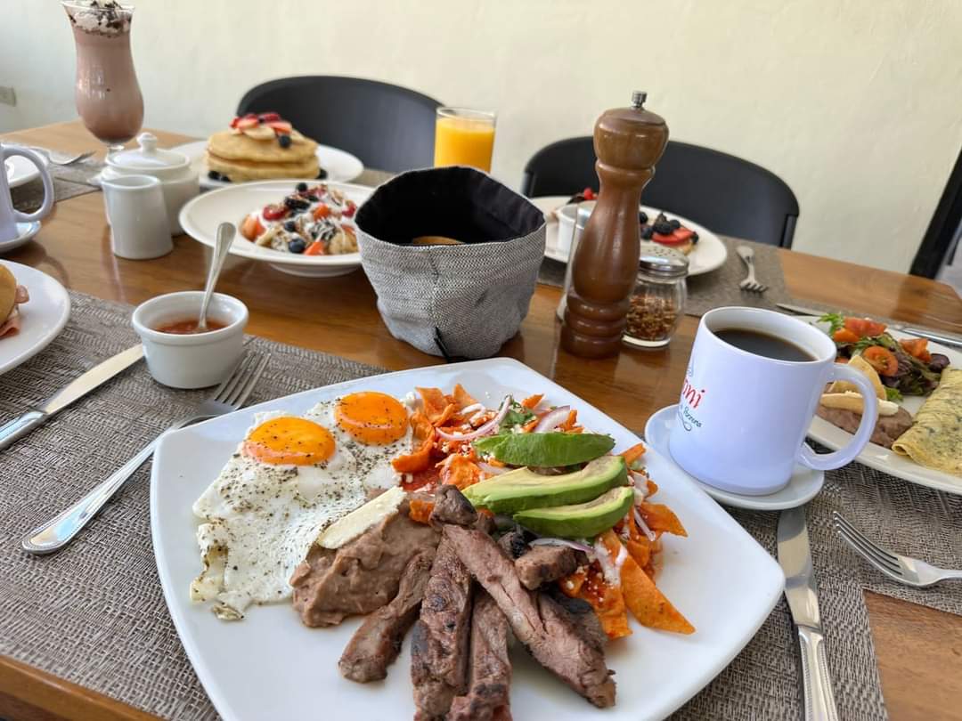 Falconi Pizza, Pasta & Bar image 2