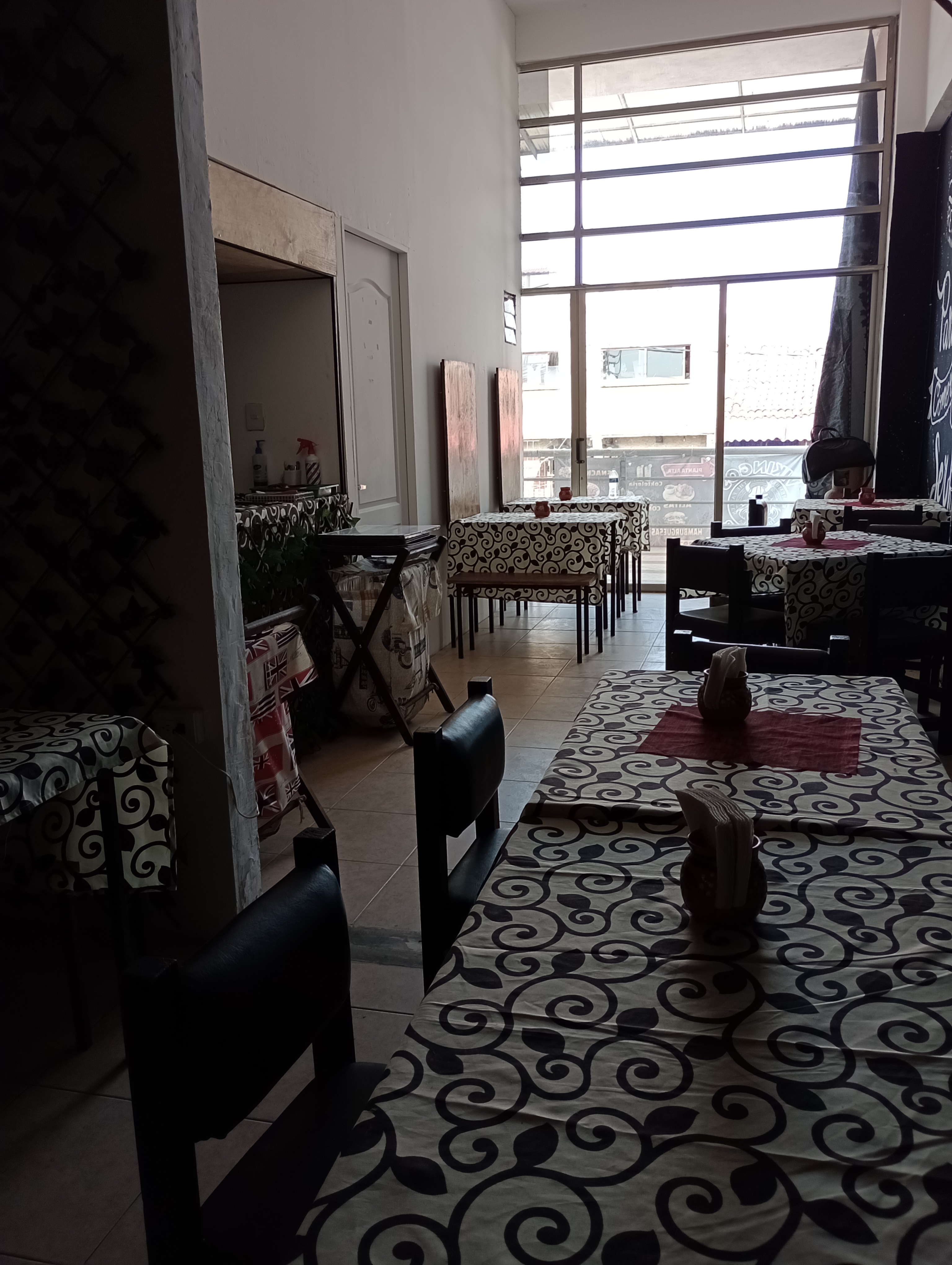 Vikingos wings & burguer image 3