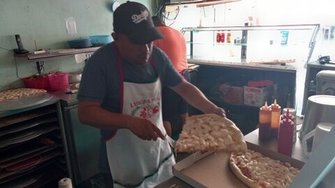 Luigi's Pizza Ayutla image 5