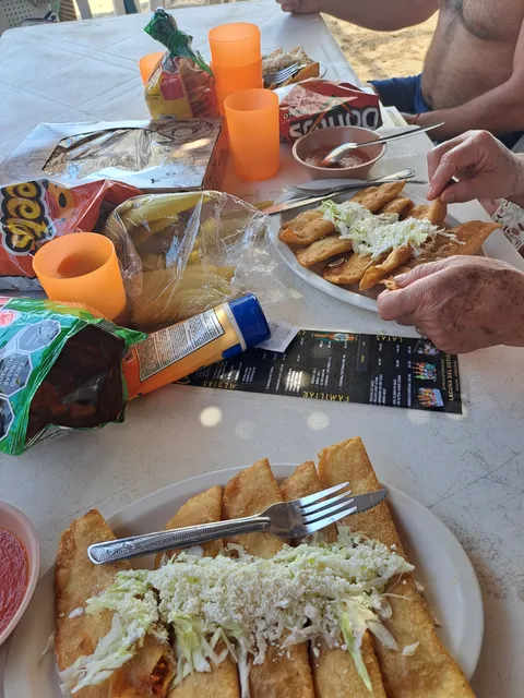 Restaurante de Mariscos "LAS FLORES" image 4
