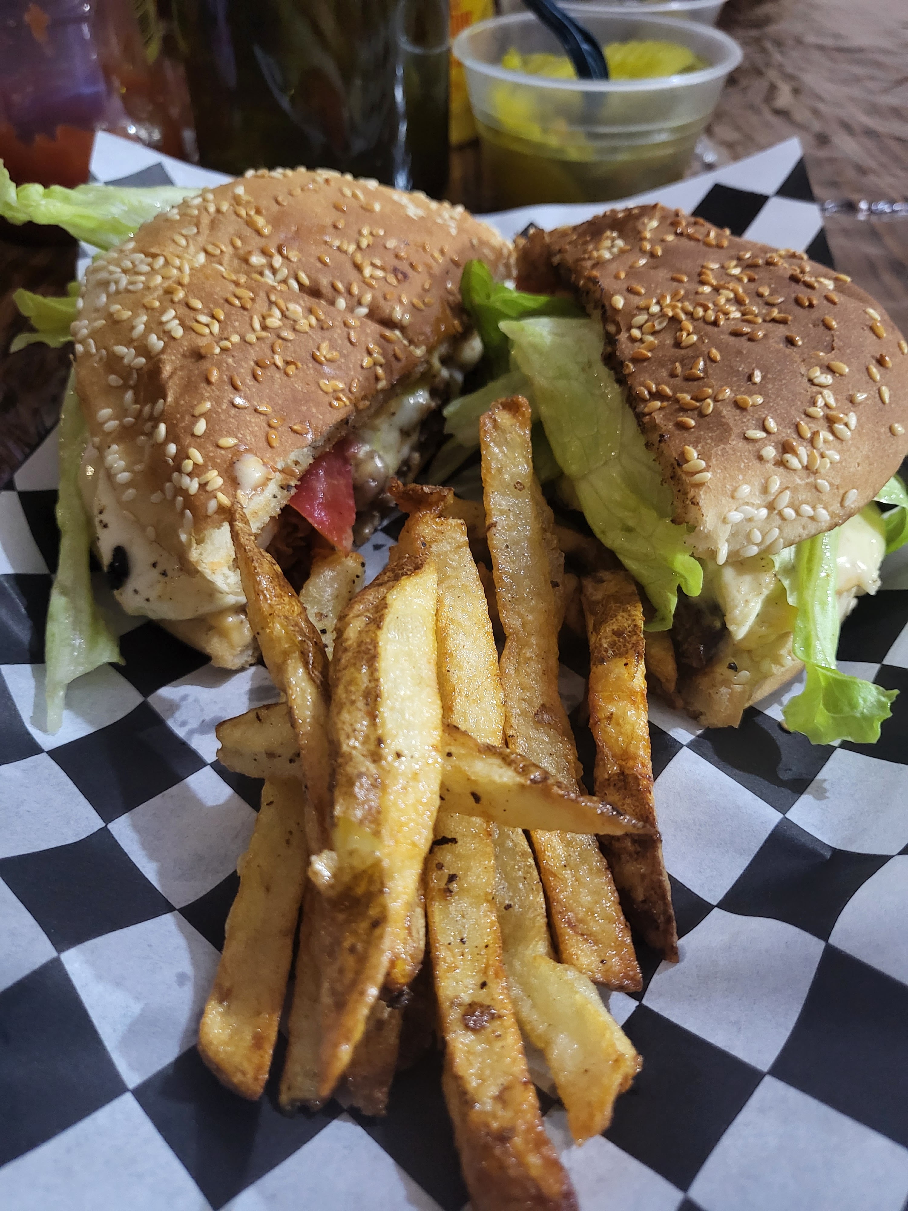 Las Chulas Burguer image 1