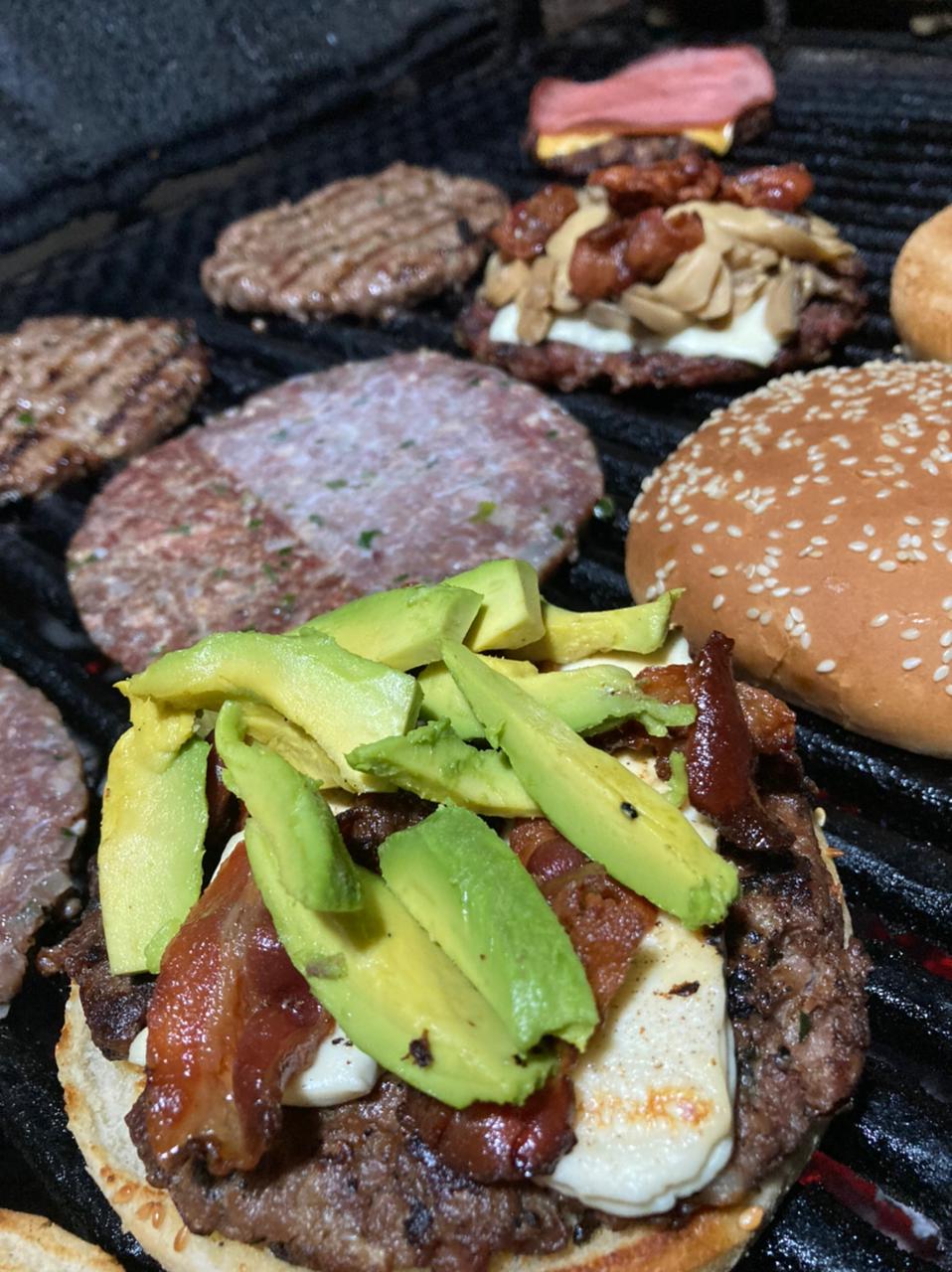 Las Chulas Burguer image 3