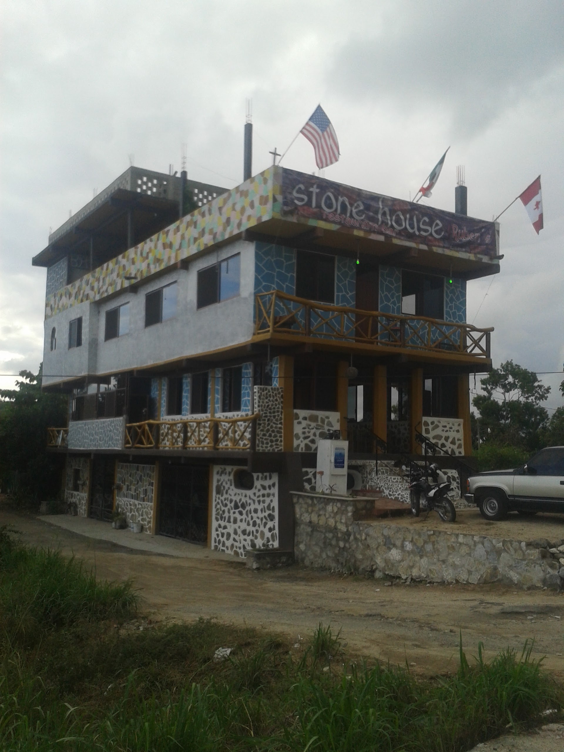 stone house ruben¨s restaurant bar image 5