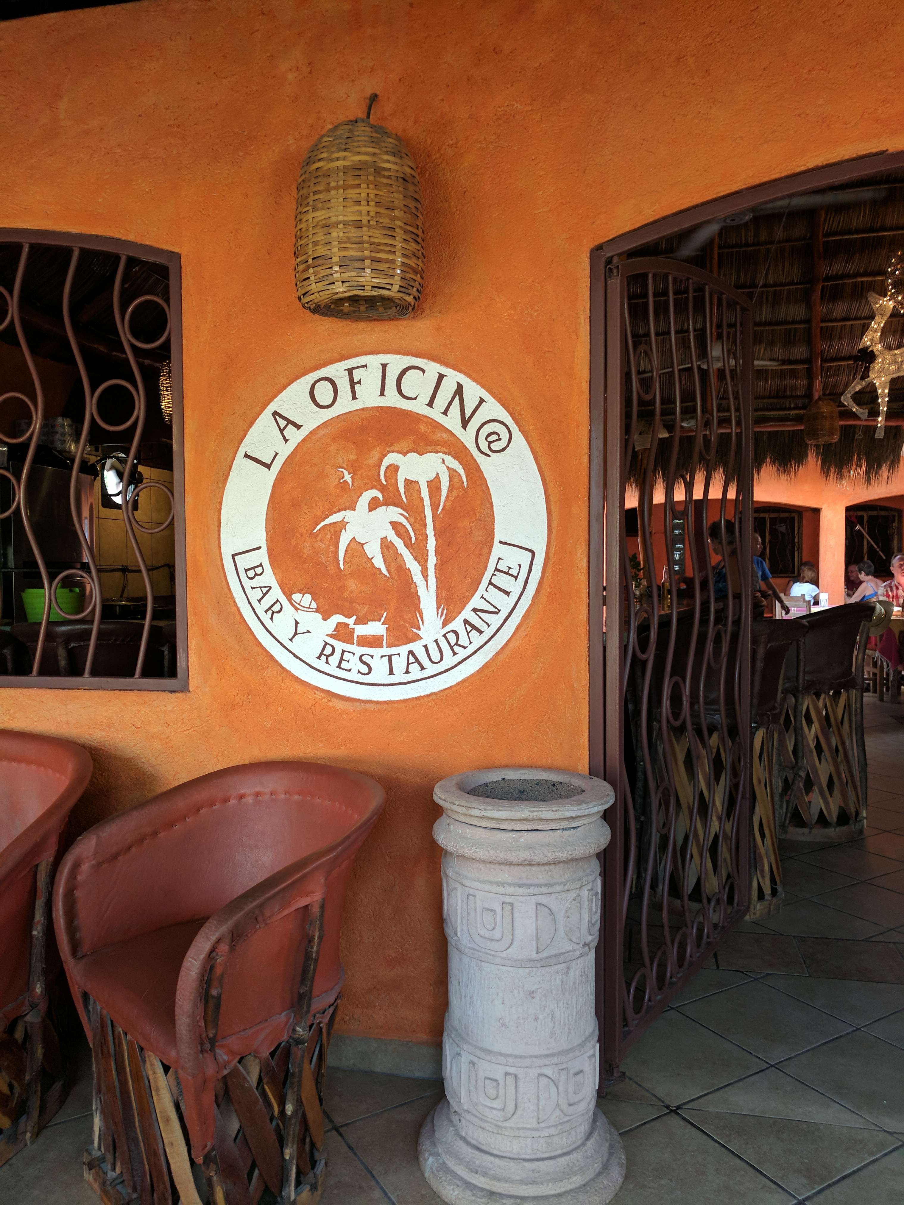 La Oficina Bar & Restaurant image 2