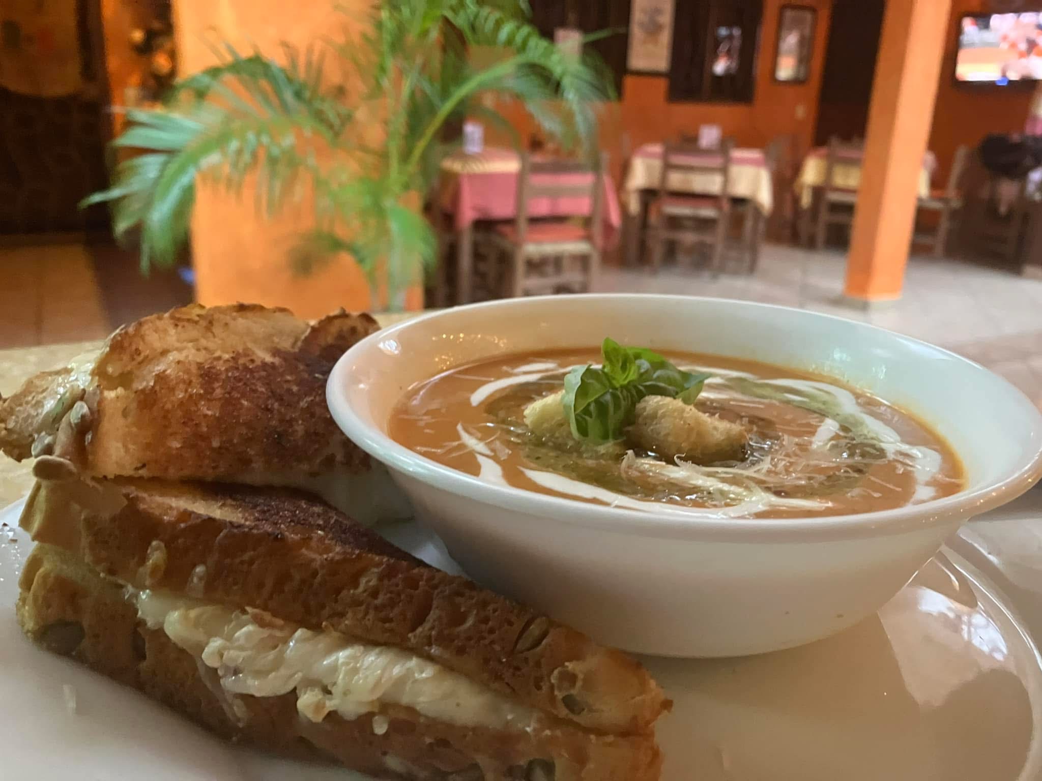 La Oficina Bar & Restaurant image 8