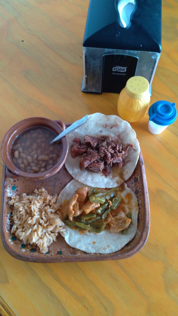 Desayunos y tacos Charo image 9